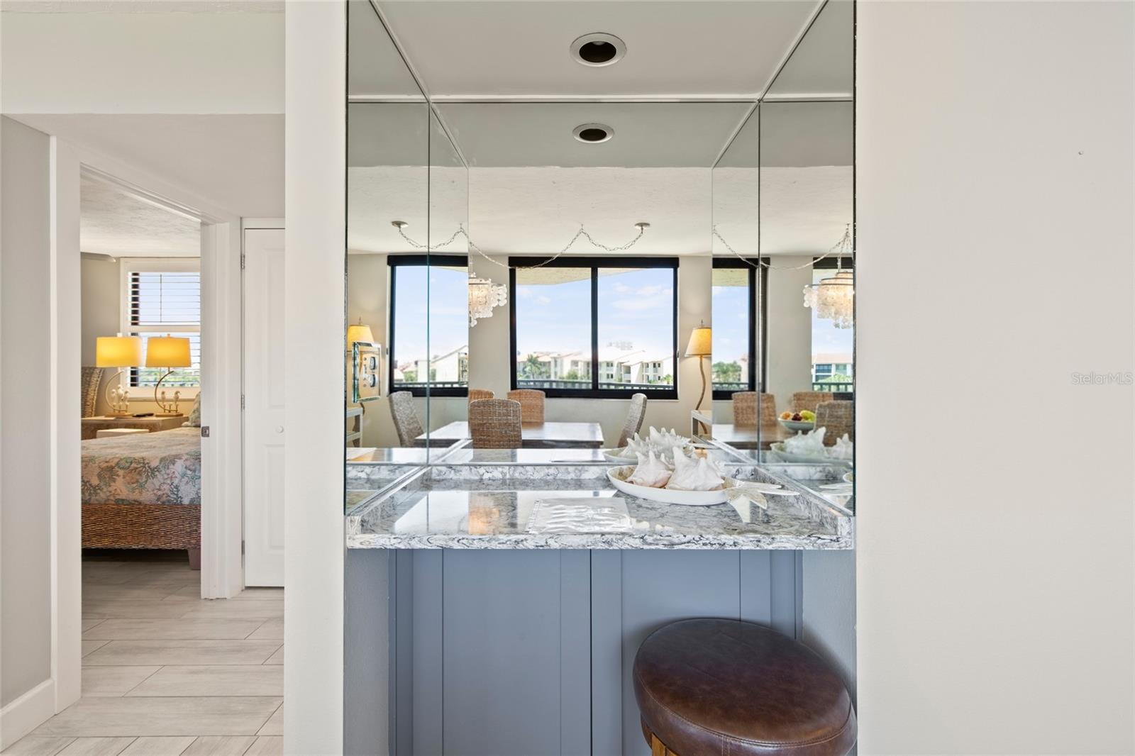 Image 19 of 69 For 6266 Midnight Pass Road 404