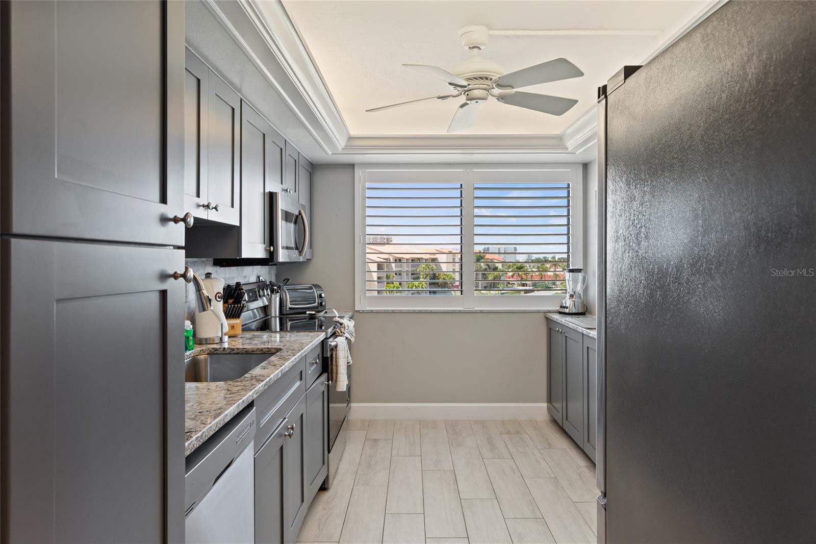 Image 21 of 69 For 6266 Midnight Pass Road 404