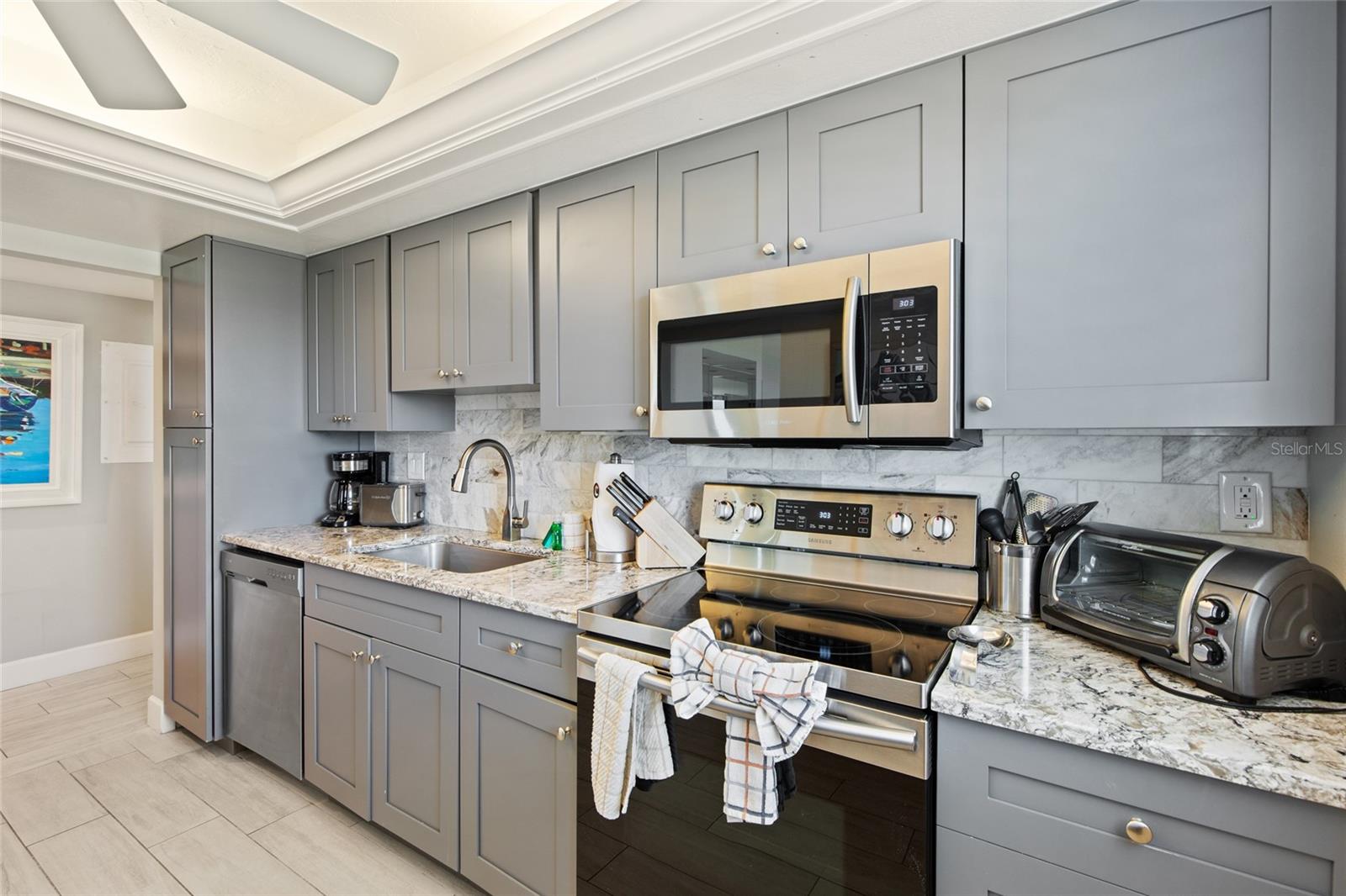 Image 22 of 69 For 6266 Midnight Pass Road 404