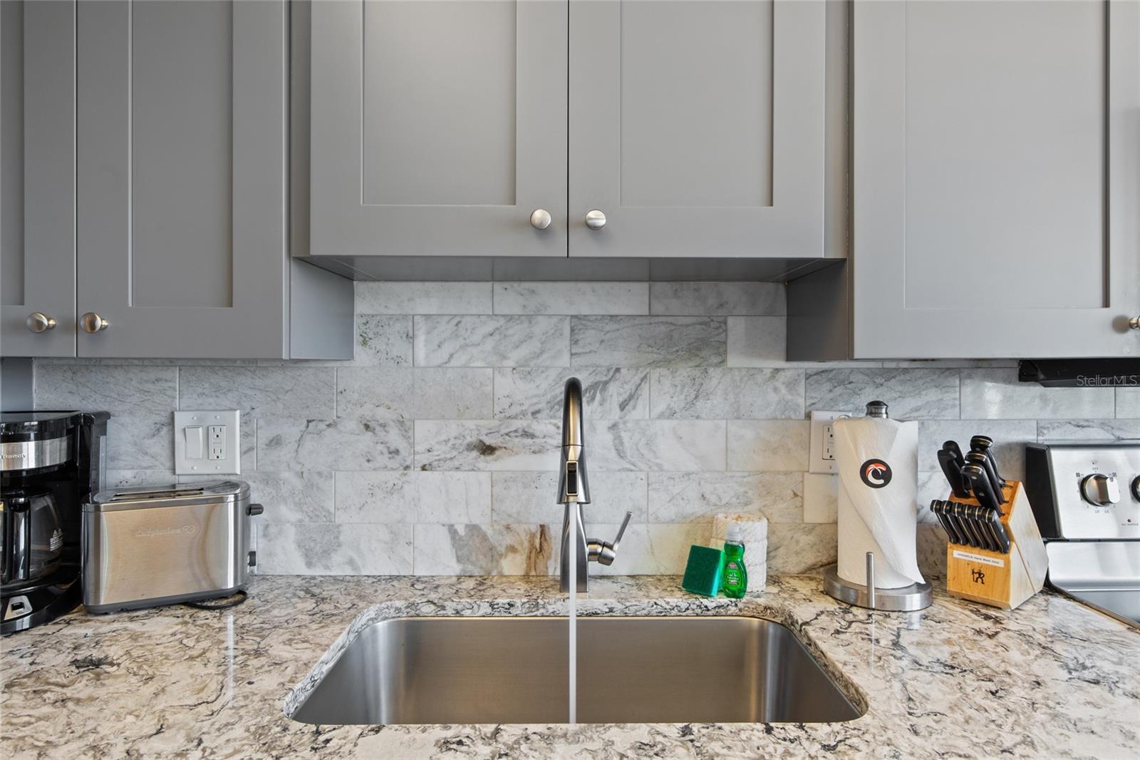 Image 23 of 69 For 6266 Midnight Pass Road 404