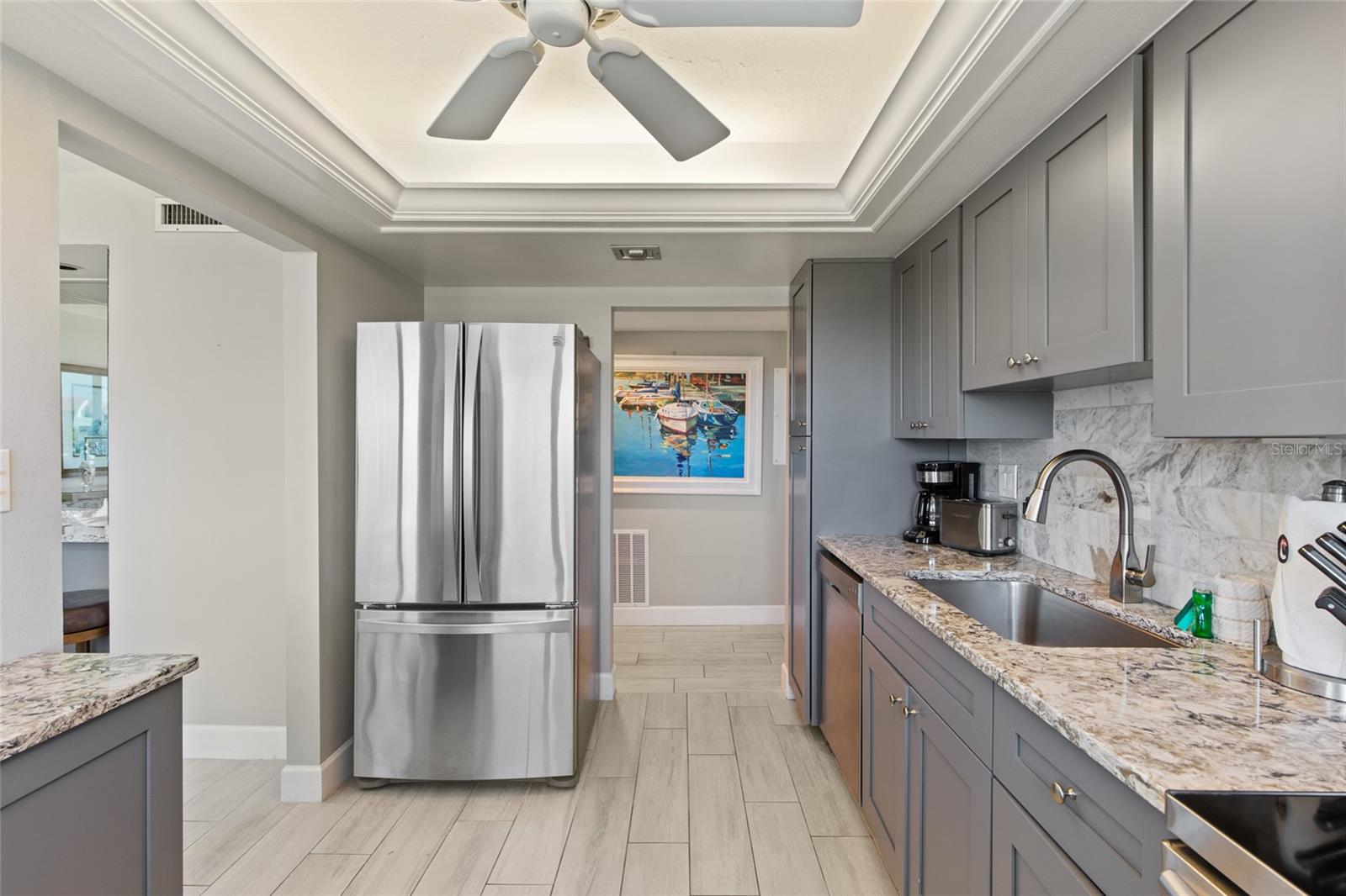 Image 24 of 69 For 6266 Midnight Pass Road 404