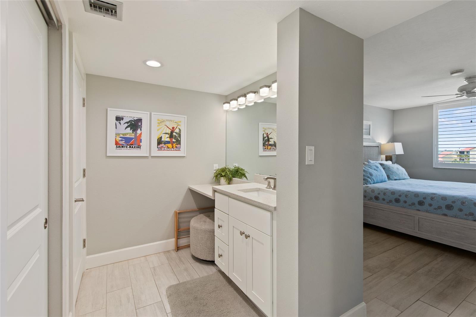 Image 29 of 69 For 6266 Midnight Pass Road 404