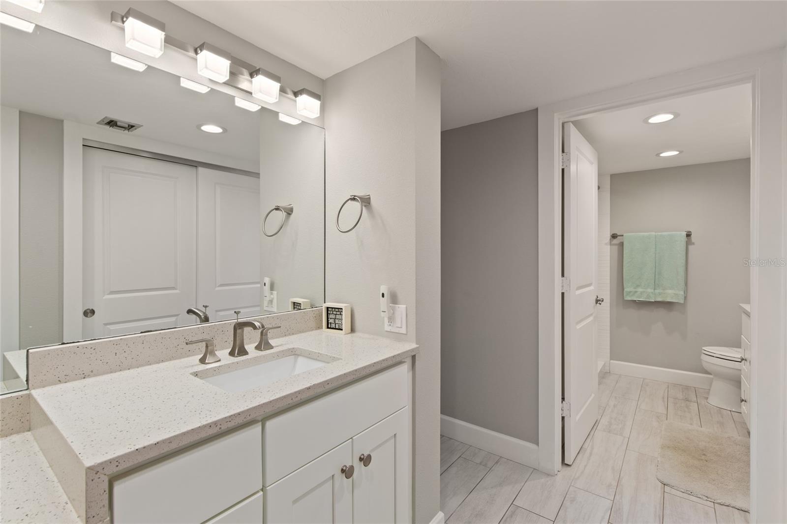 Image 30 of 69 For 6266 Midnight Pass Road 404