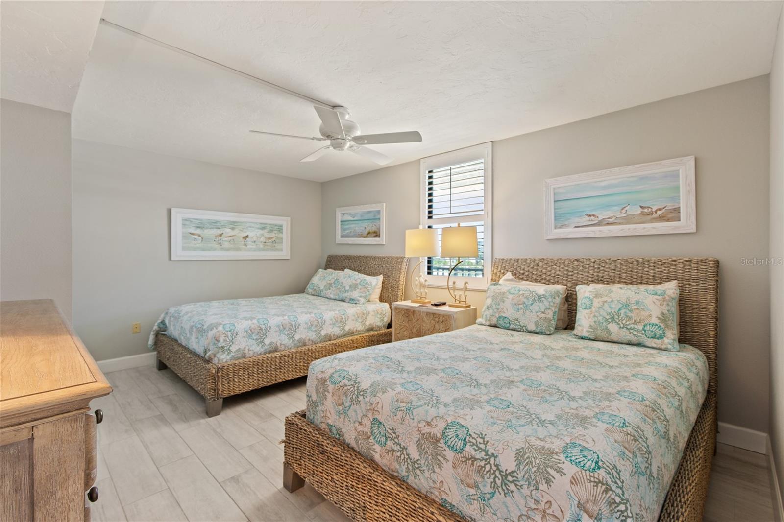 Image 32 of 69 For 6266 Midnight Pass Road 404