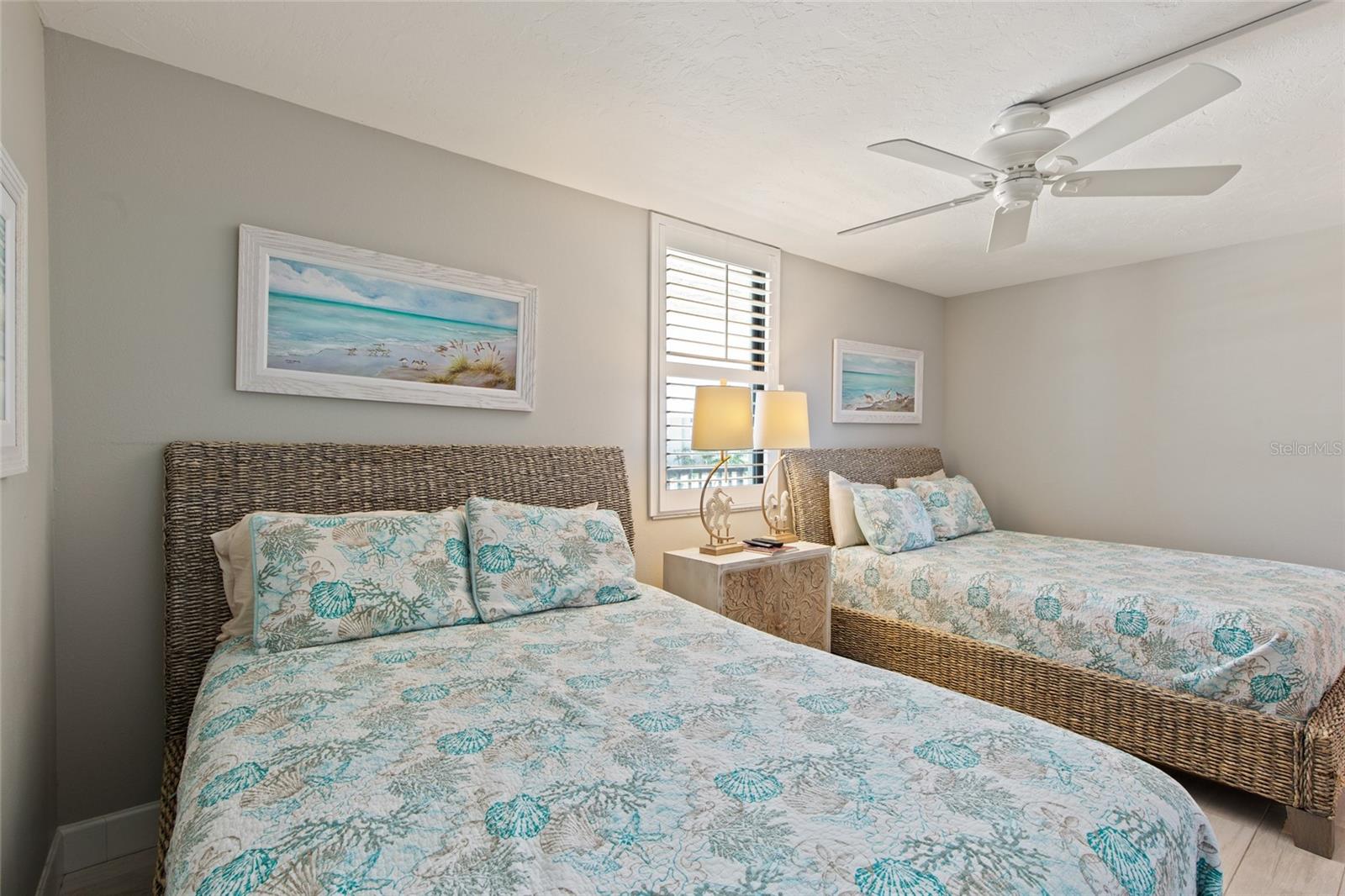 Image 33 of 69 For 6266 Midnight Pass Road 404