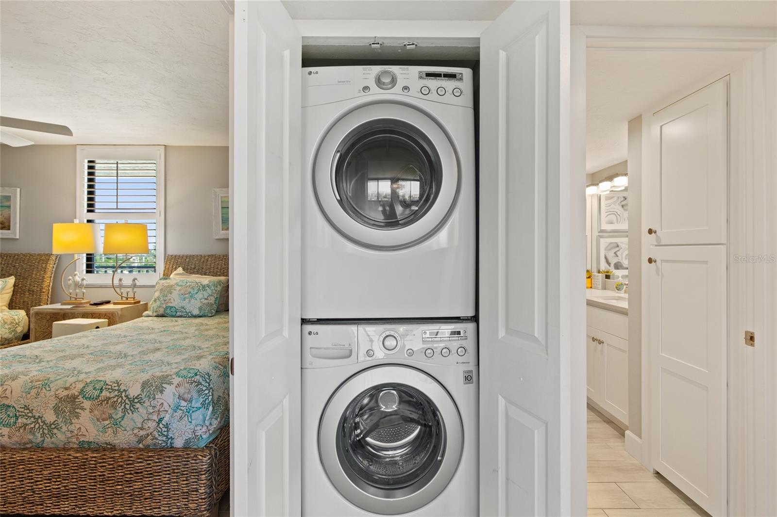 Image 35 of 69 For 6266 Midnight Pass Road 404