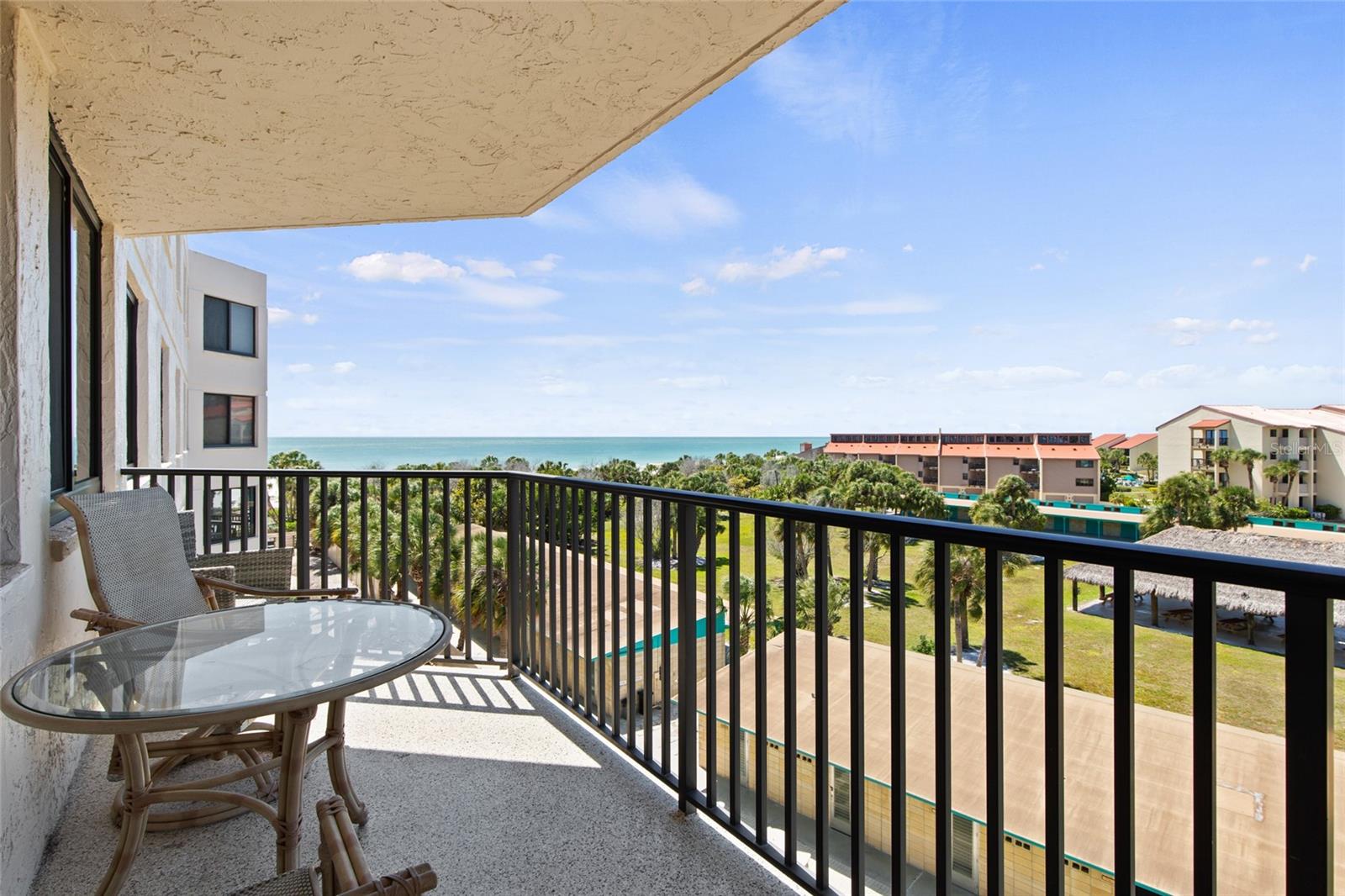 Image 37 of 69 For 6266 Midnight Pass Road 404