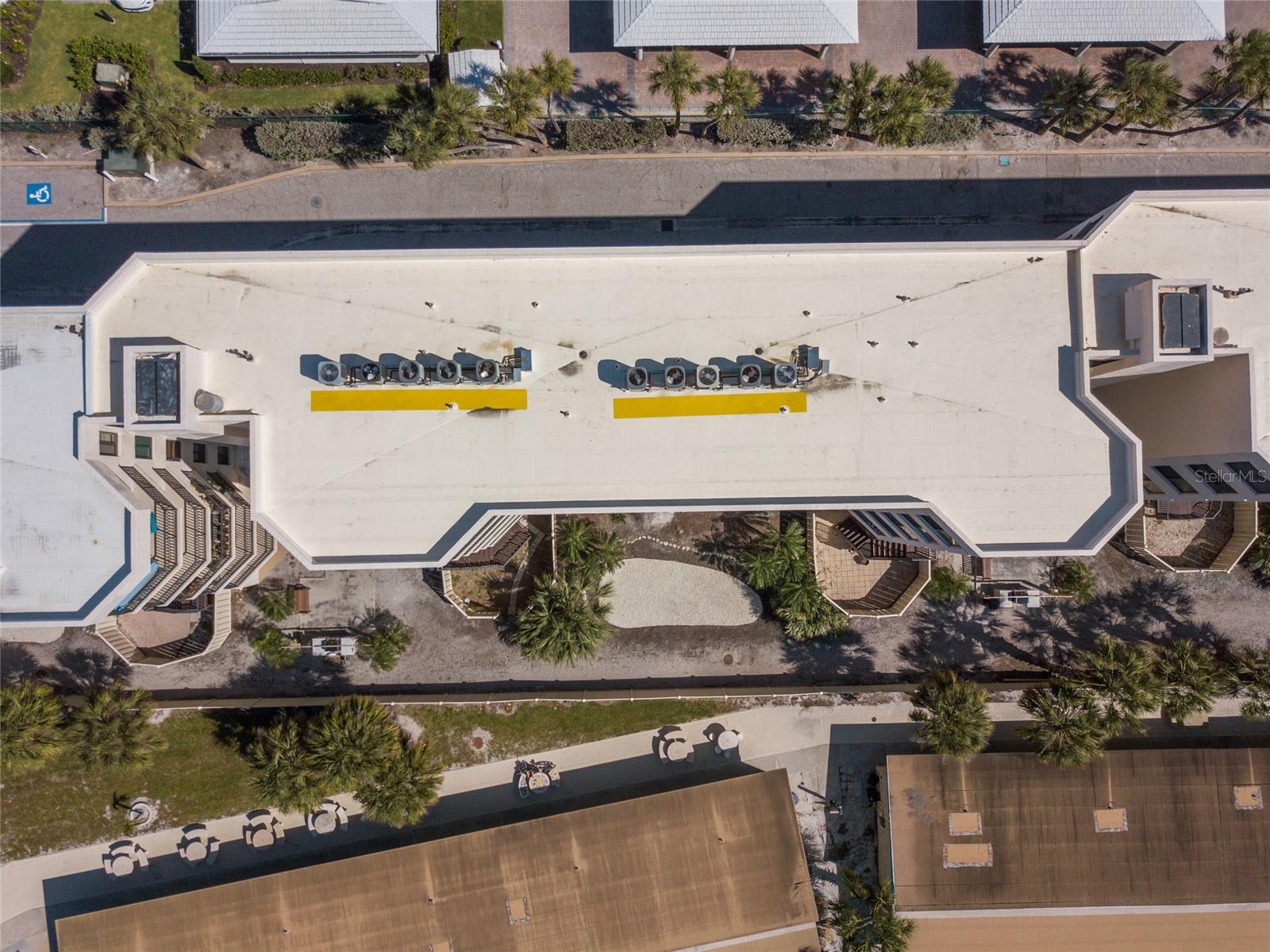 Image 45 of 69 For 6266 Midnight Pass Road 404