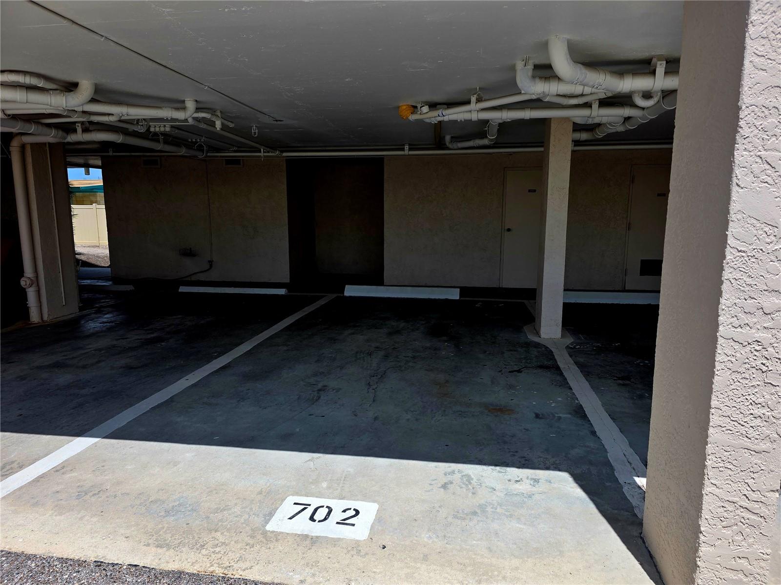 Image 54 of 69 For 6266 Midnight Pass Road 404