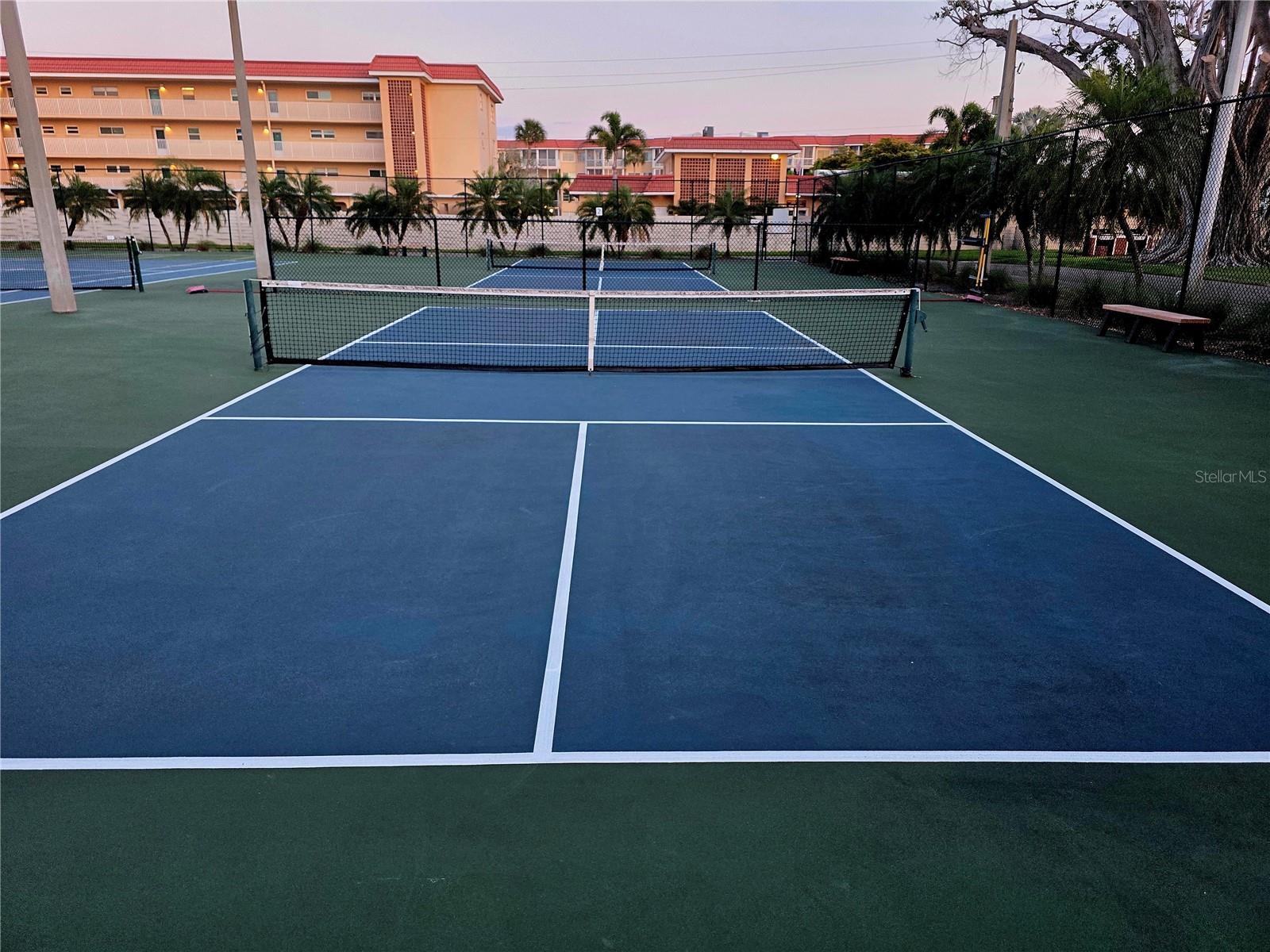 Image 64 of 69 For 6266 Midnight Pass Road 404