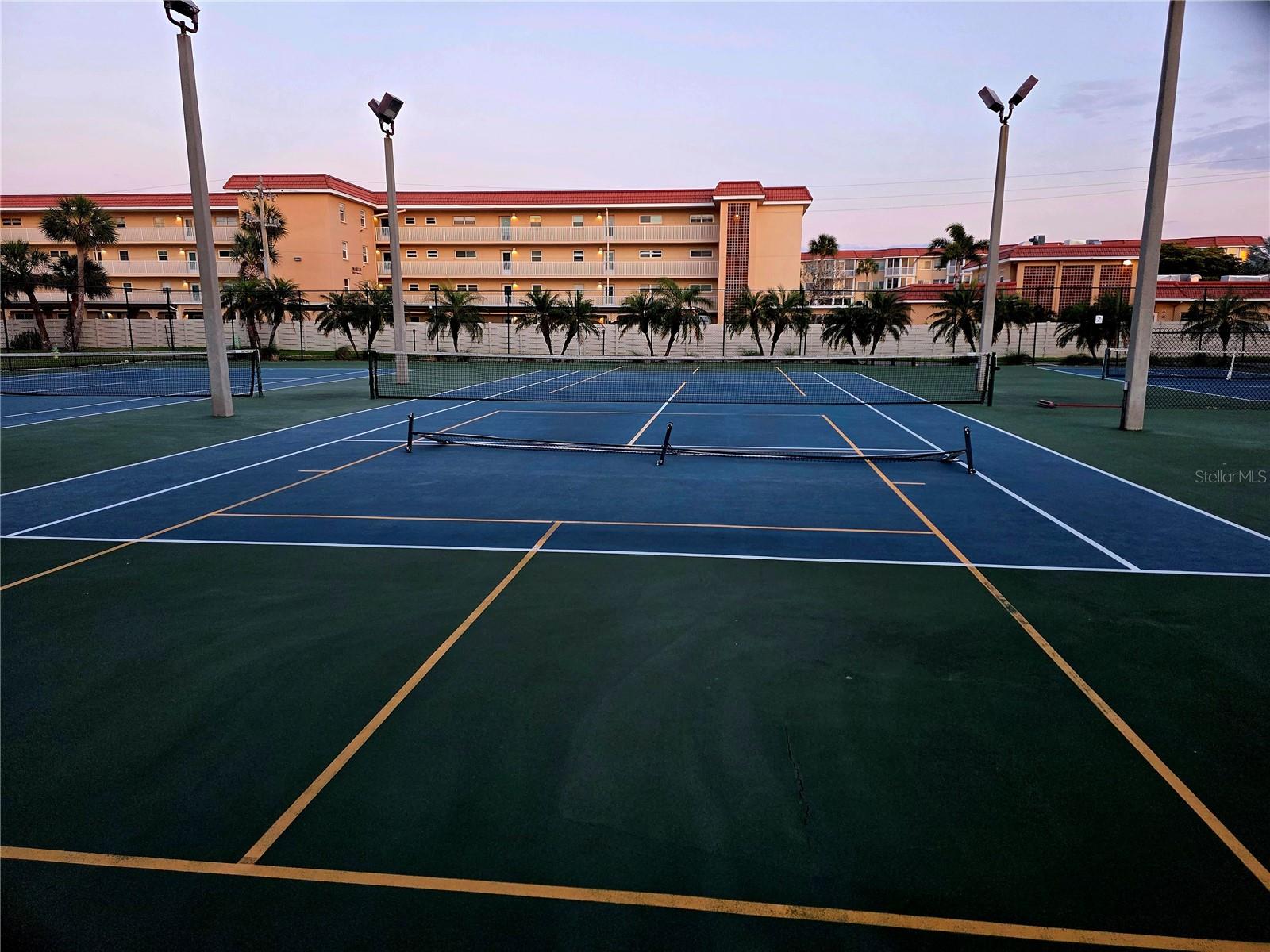 Image 65 of 69 For 6266 Midnight Pass Road 404