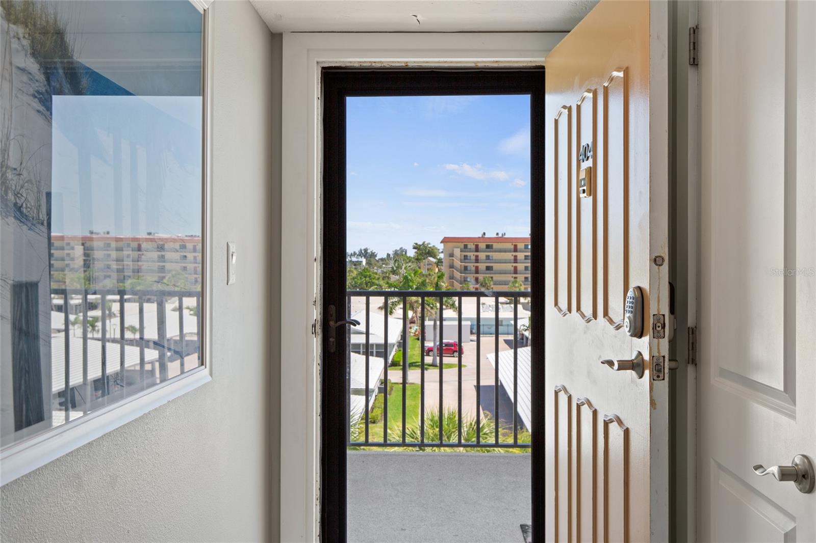 Image 8 of 69 For 6266 Midnight Pass Road 404