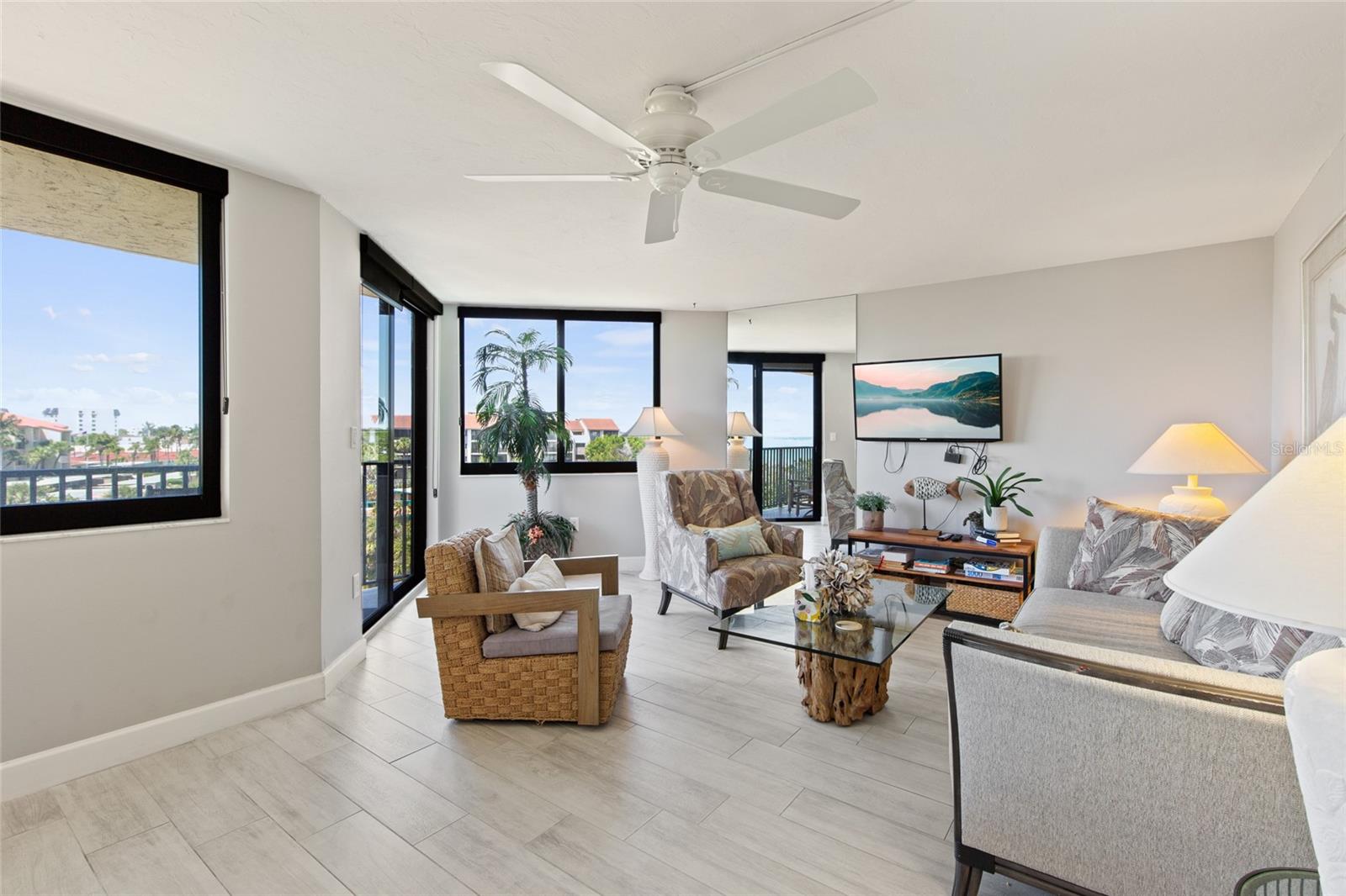 Image 9 of 69 For 6266 Midnight Pass Road 404