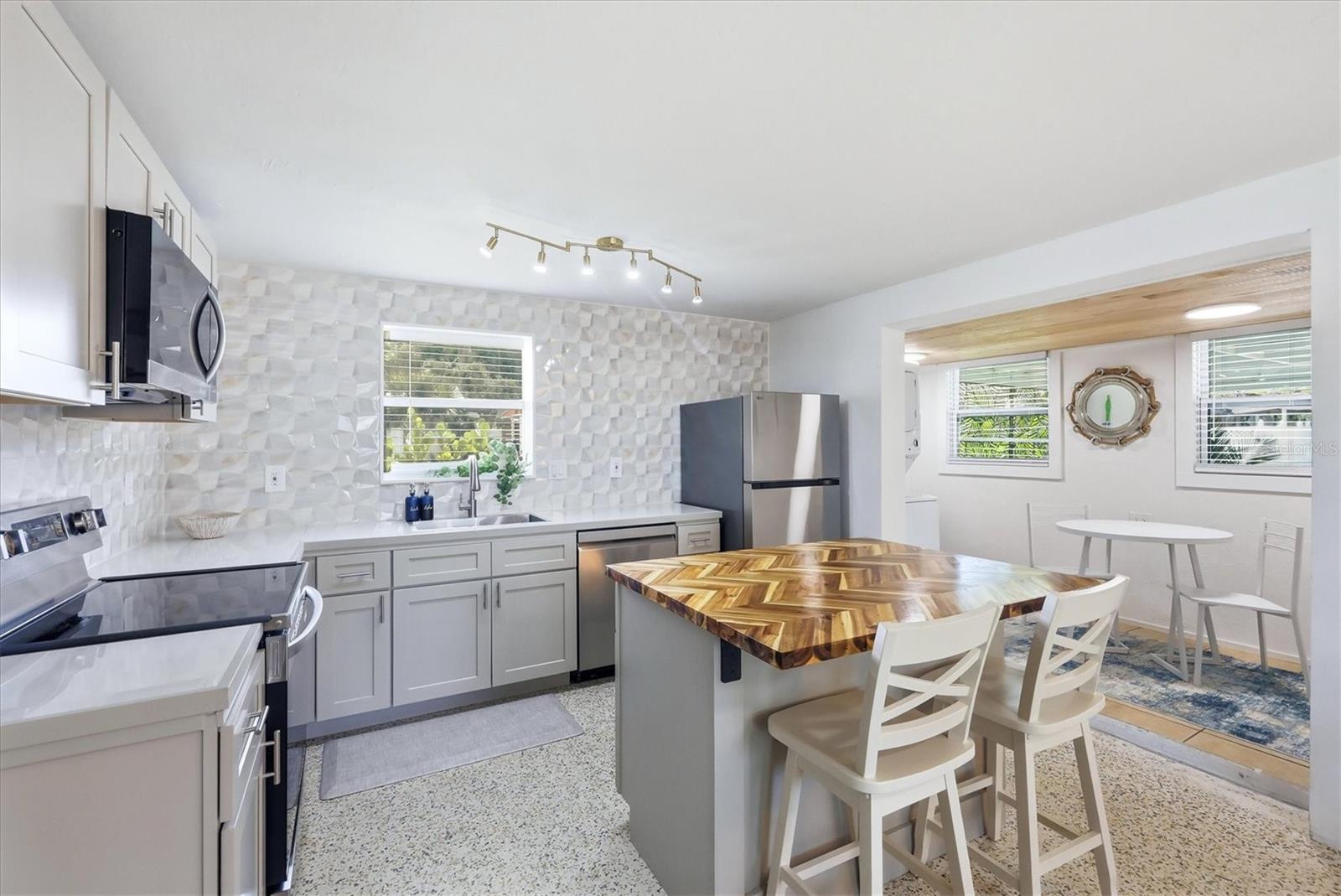 Image 11 of 68 For 301 28th Street W