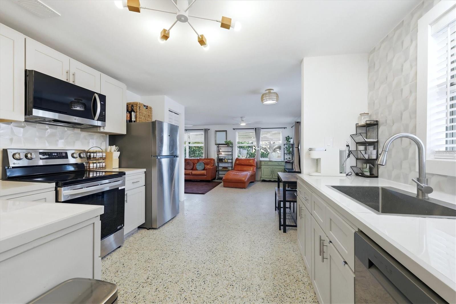 Image 25 of 68 For 301 28th Street W