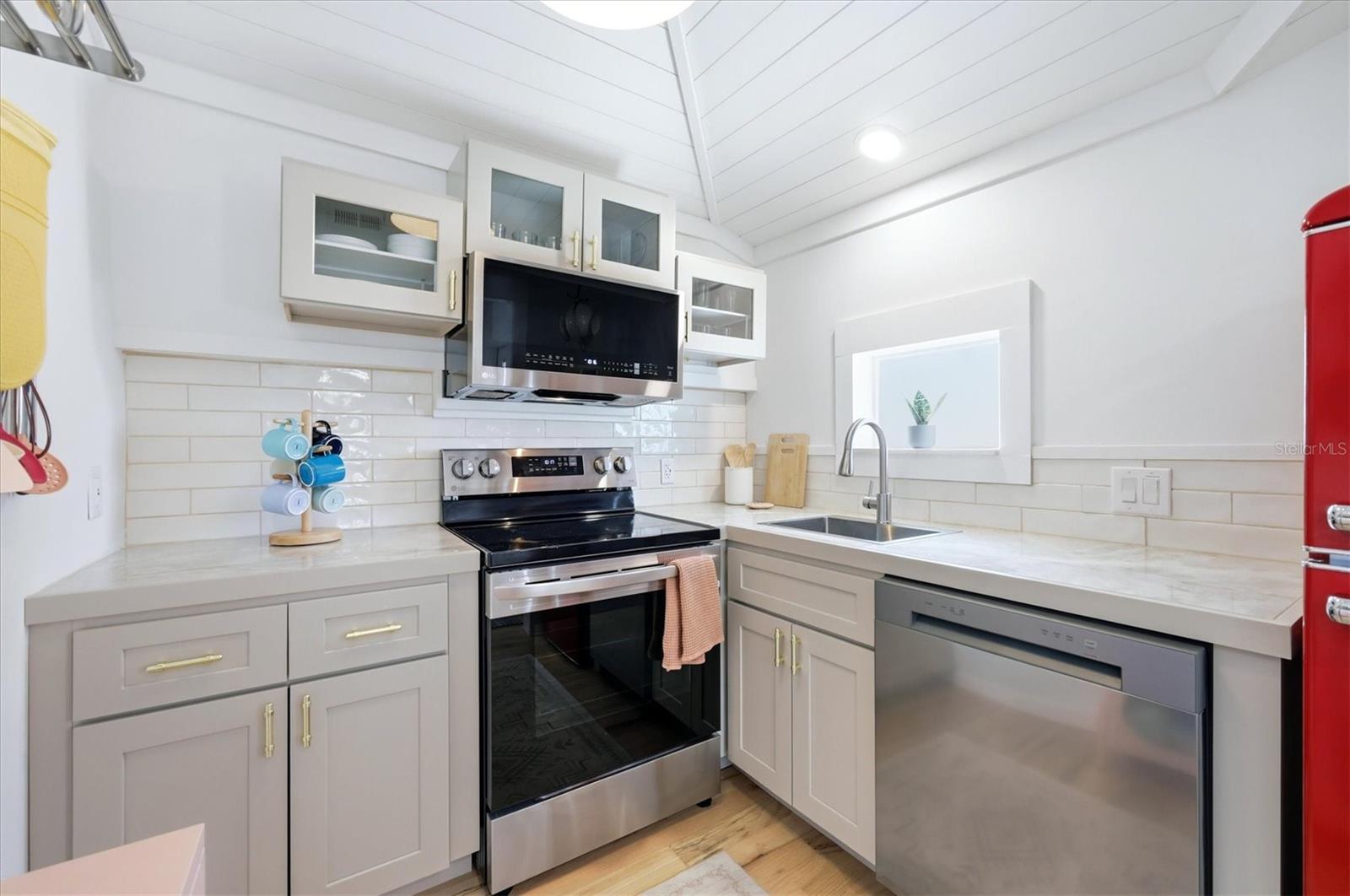 Image 44 of 68 For 301 28th Street W