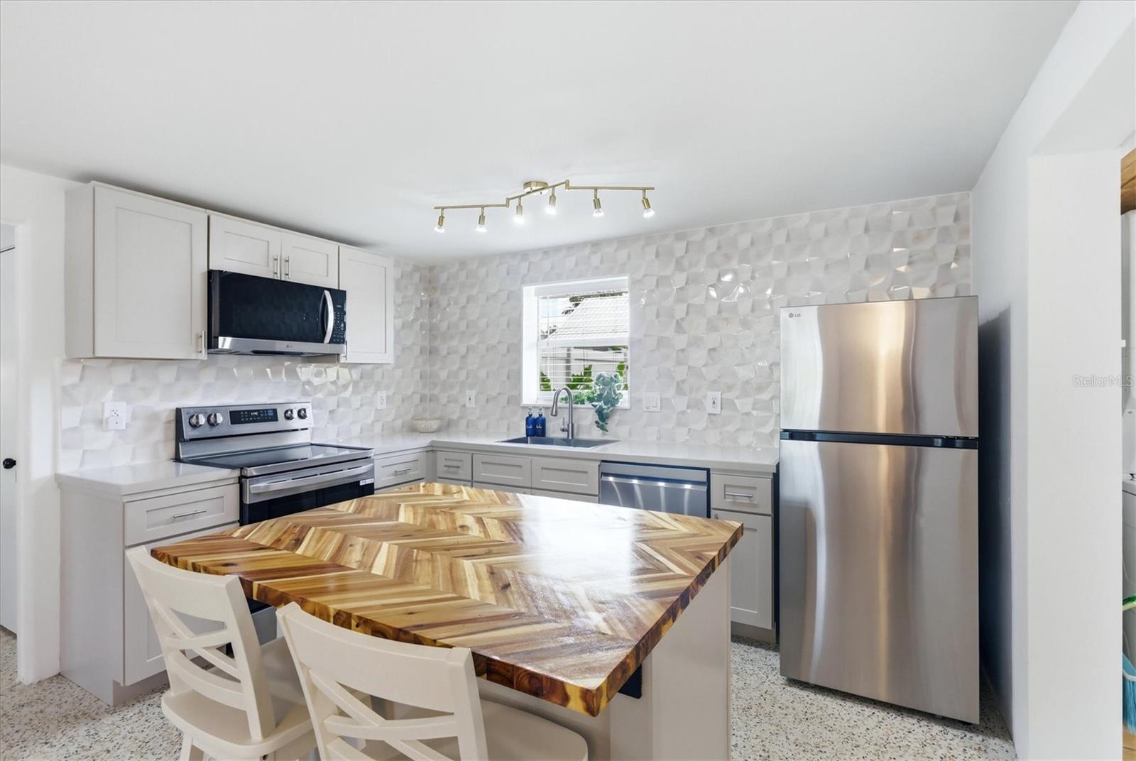 Image 9 of 68 For 301 28th Street W