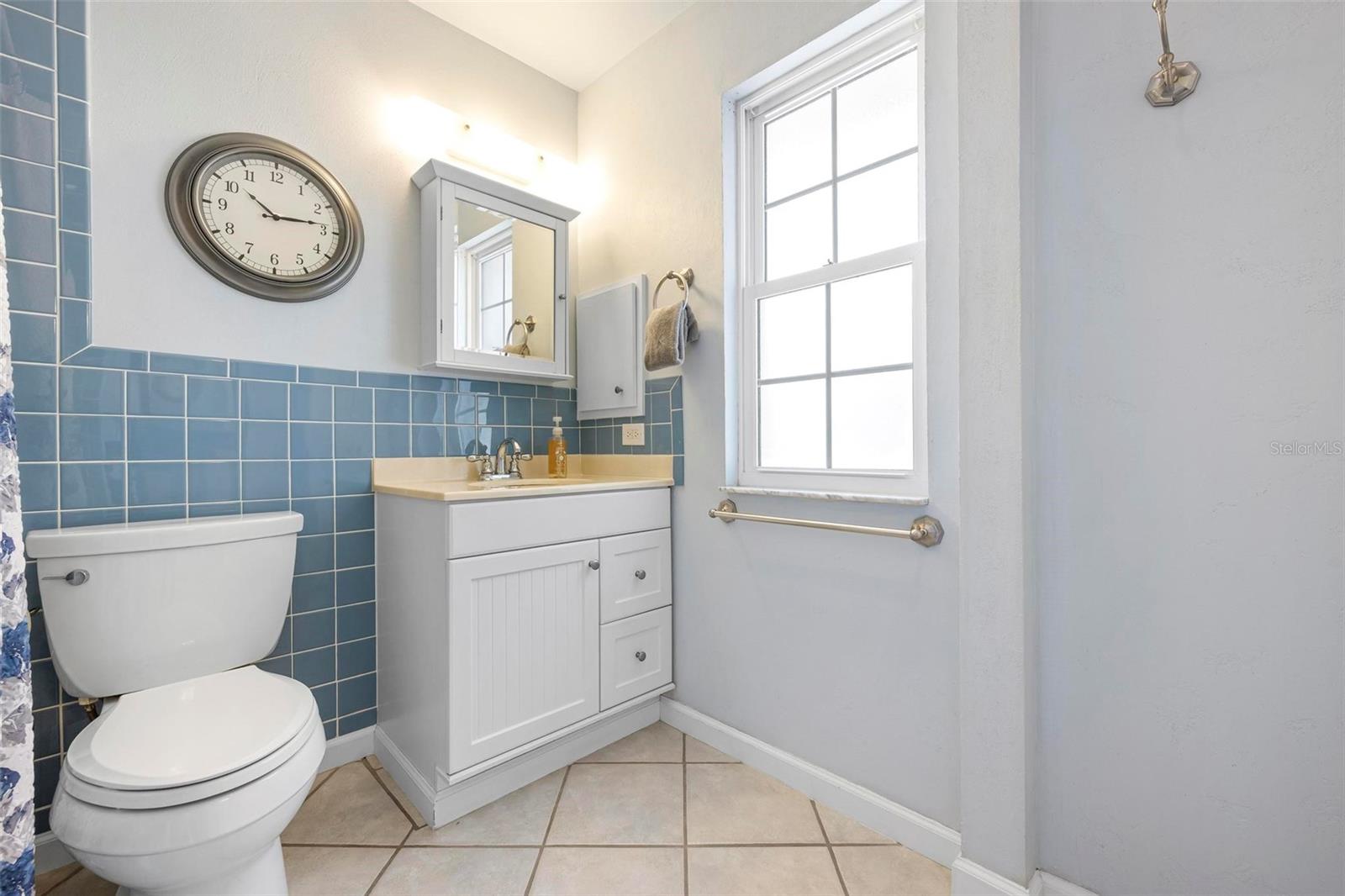 Image 17 of 64 For 4503 Gulf Drive