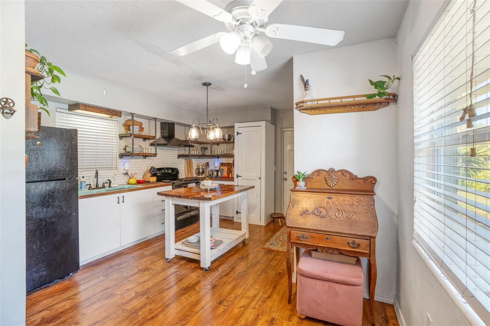 Image 10 of 41 For 4060 Webber Street