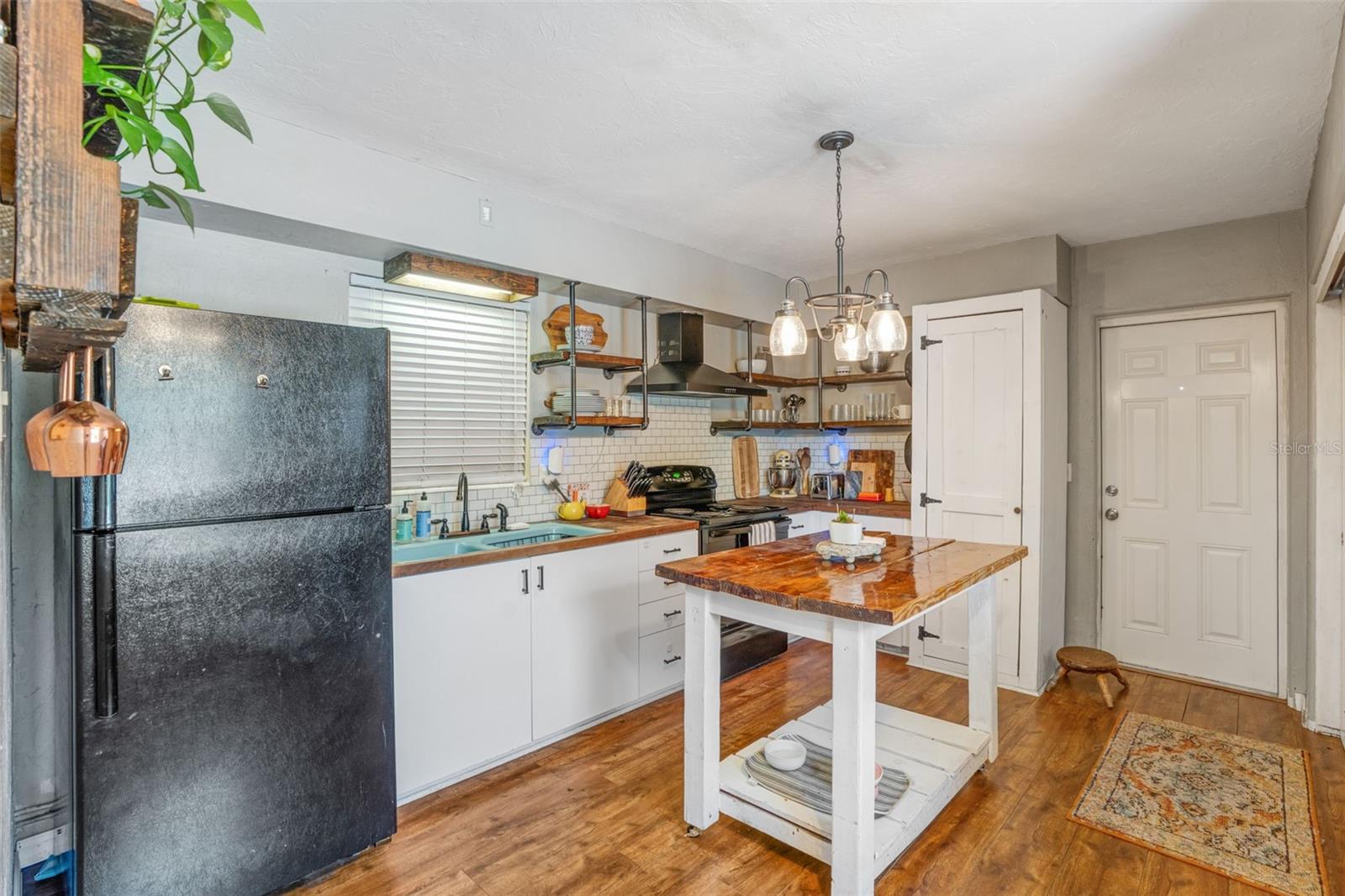 Image 11 of 41 For 4060 Webber Street