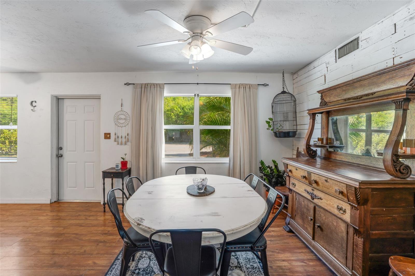 Image 16 of 41 For 4060 Webber Street