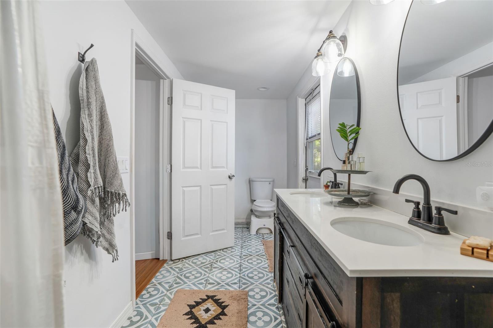 Image 33 of 41 For 4060 Webber Street