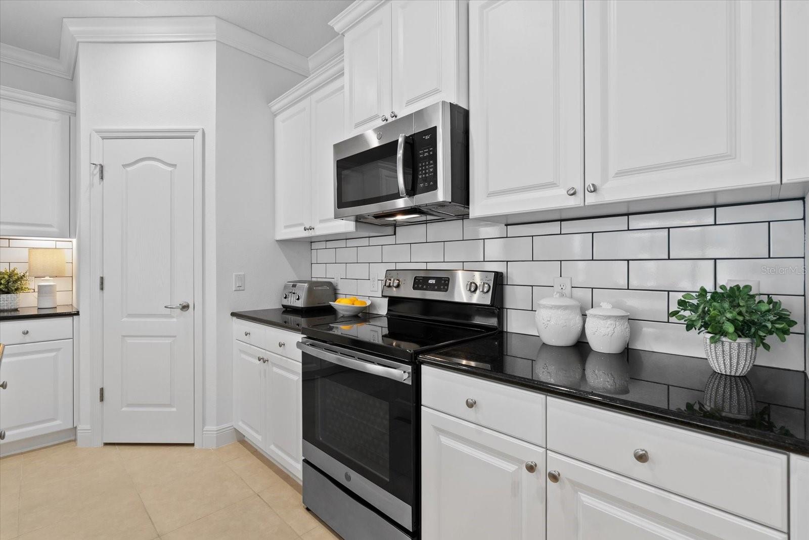 Image 11 of 52 For 7526 Ridgelake Circle