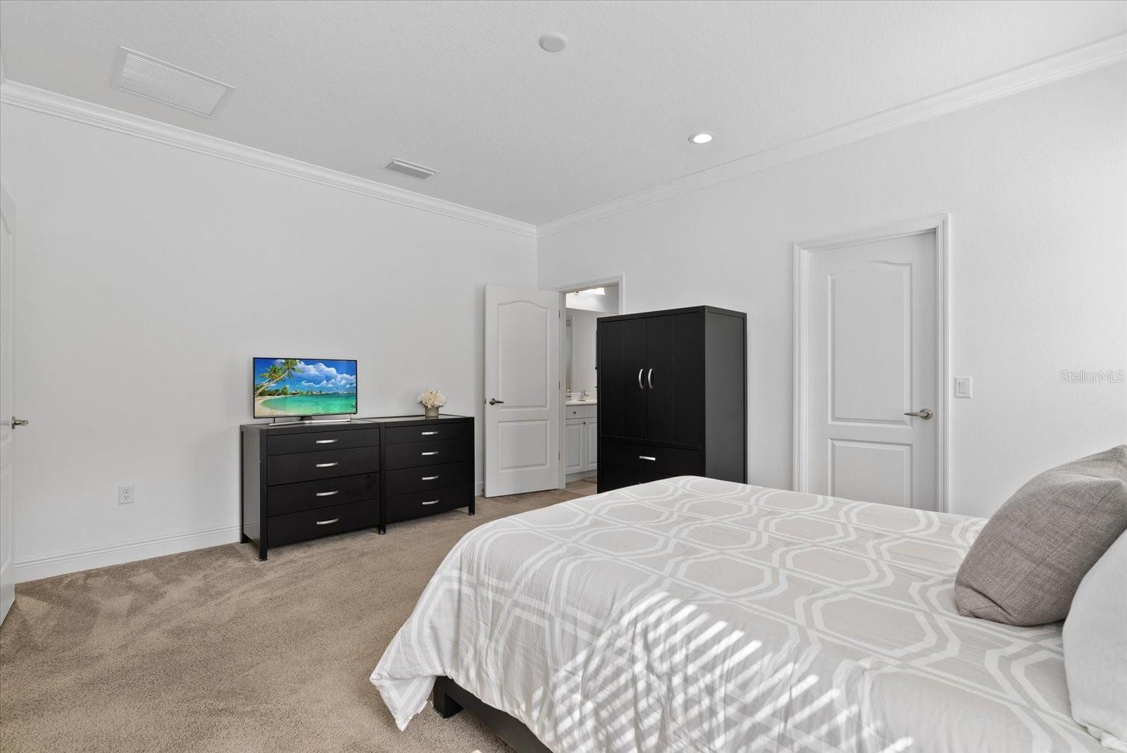 Image 18 of 52 For 7526 Ridgelake Circle