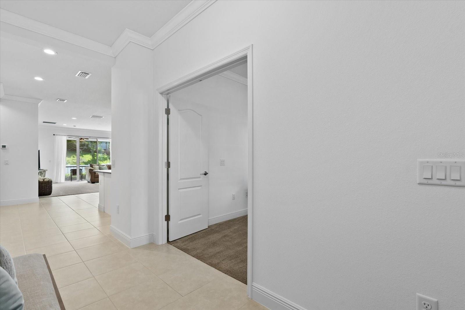 Image 4 of 52 For 7526 Ridgelake Circle