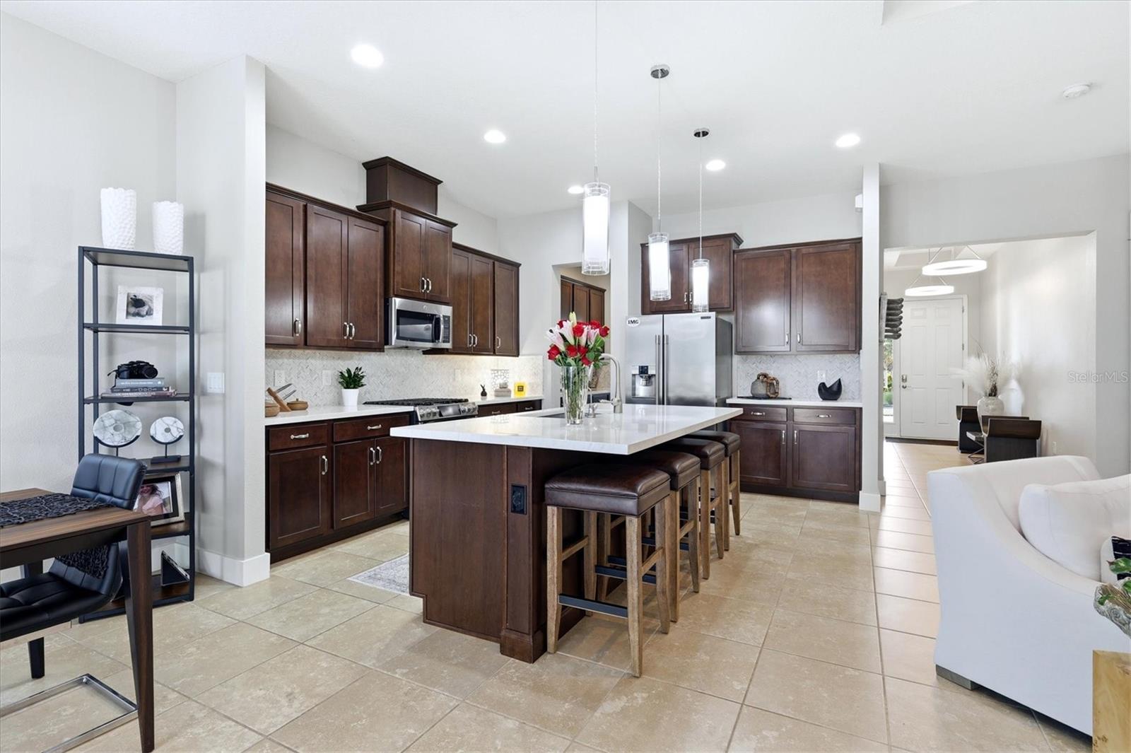 Image 15 of 60 For 5407 Title Row Drive