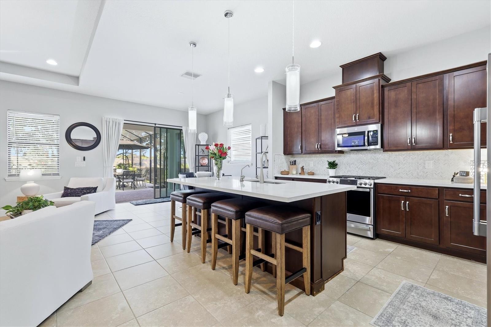 Image 17 of 60 For 5407 Title Row Drive