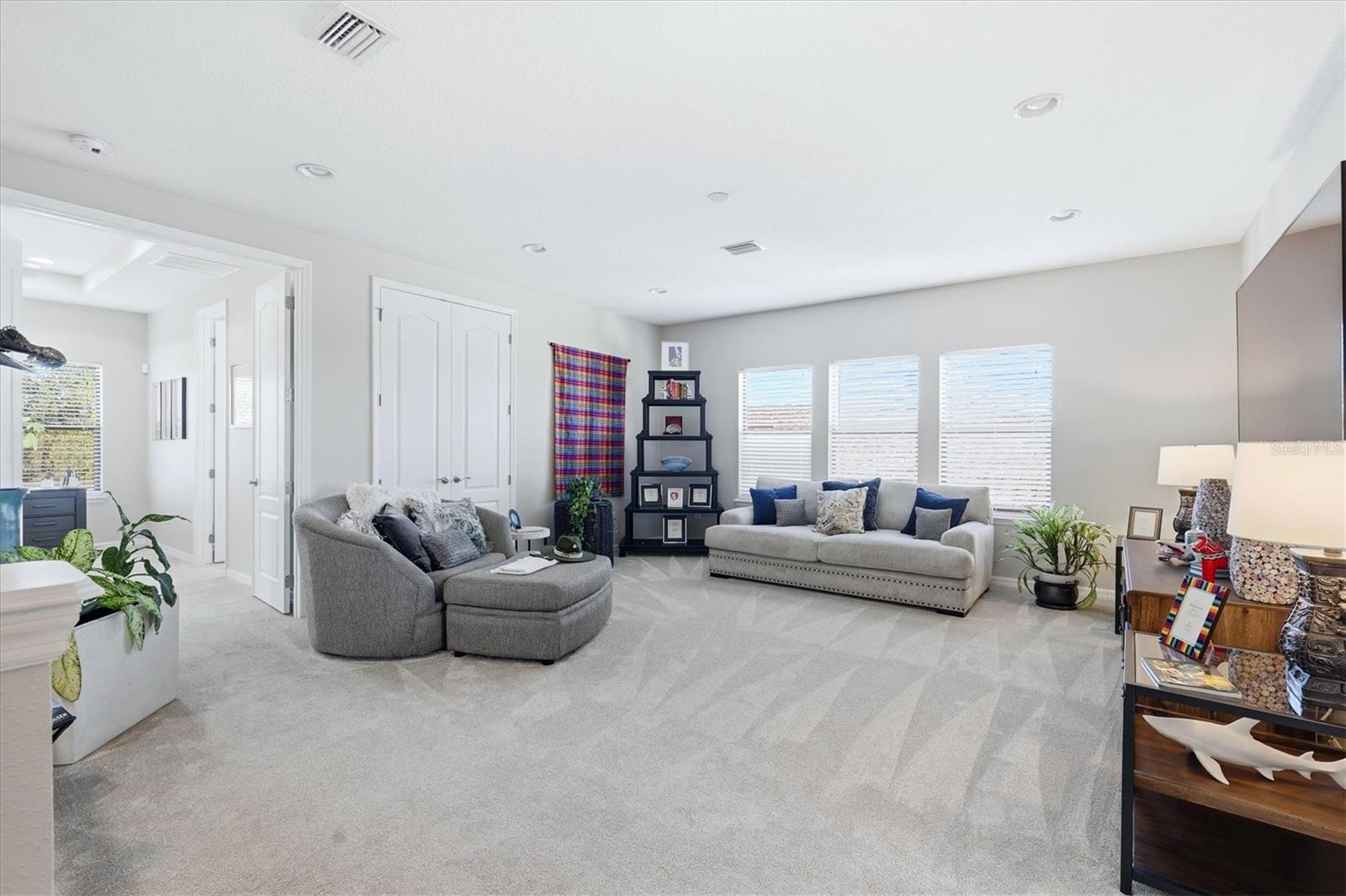 Image 25 of 60 For 5407 Title Row Drive