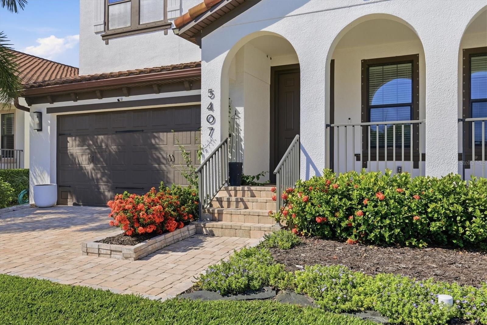 Image 3 of 60 For 5407 Title Row Drive