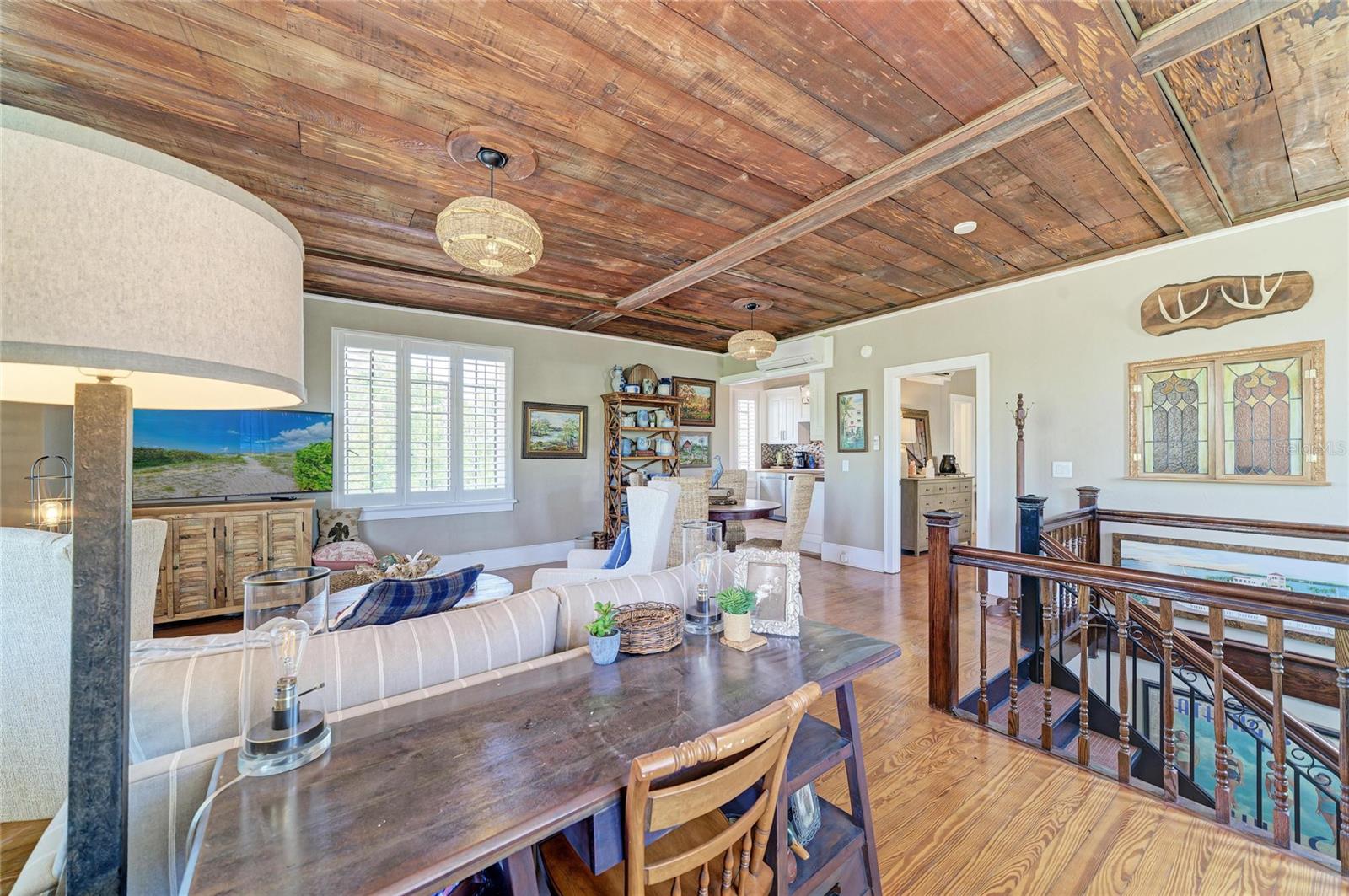 Image 18 of 47 For 210 17th Street W 14