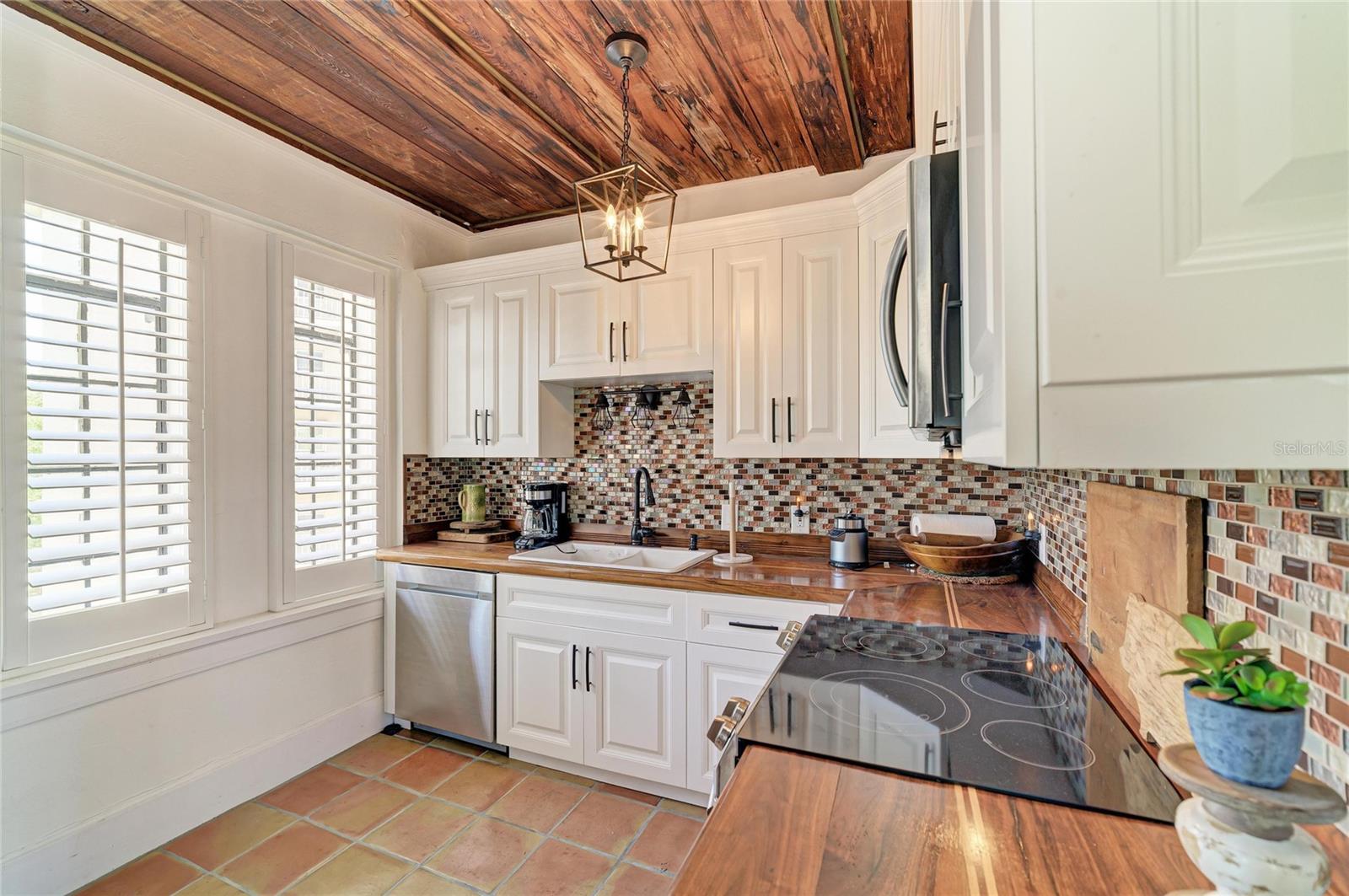 Image 19 of 47 For 210 17th Street W 14