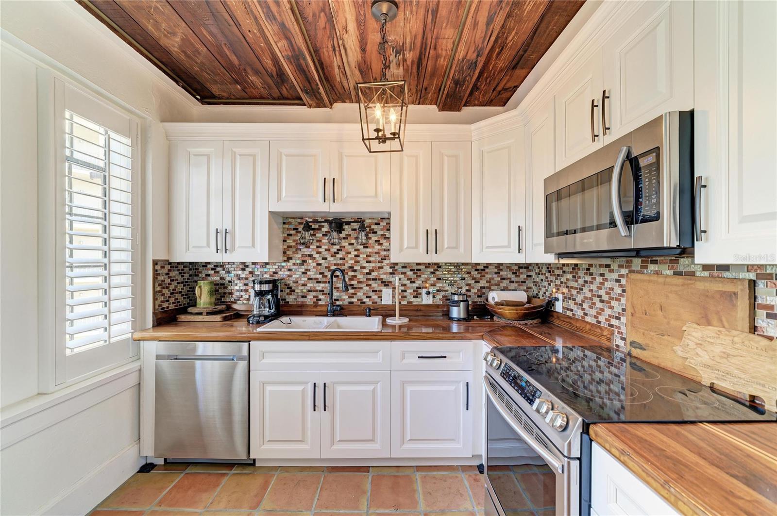 Image 20 of 47 For 210 17th Street W 14