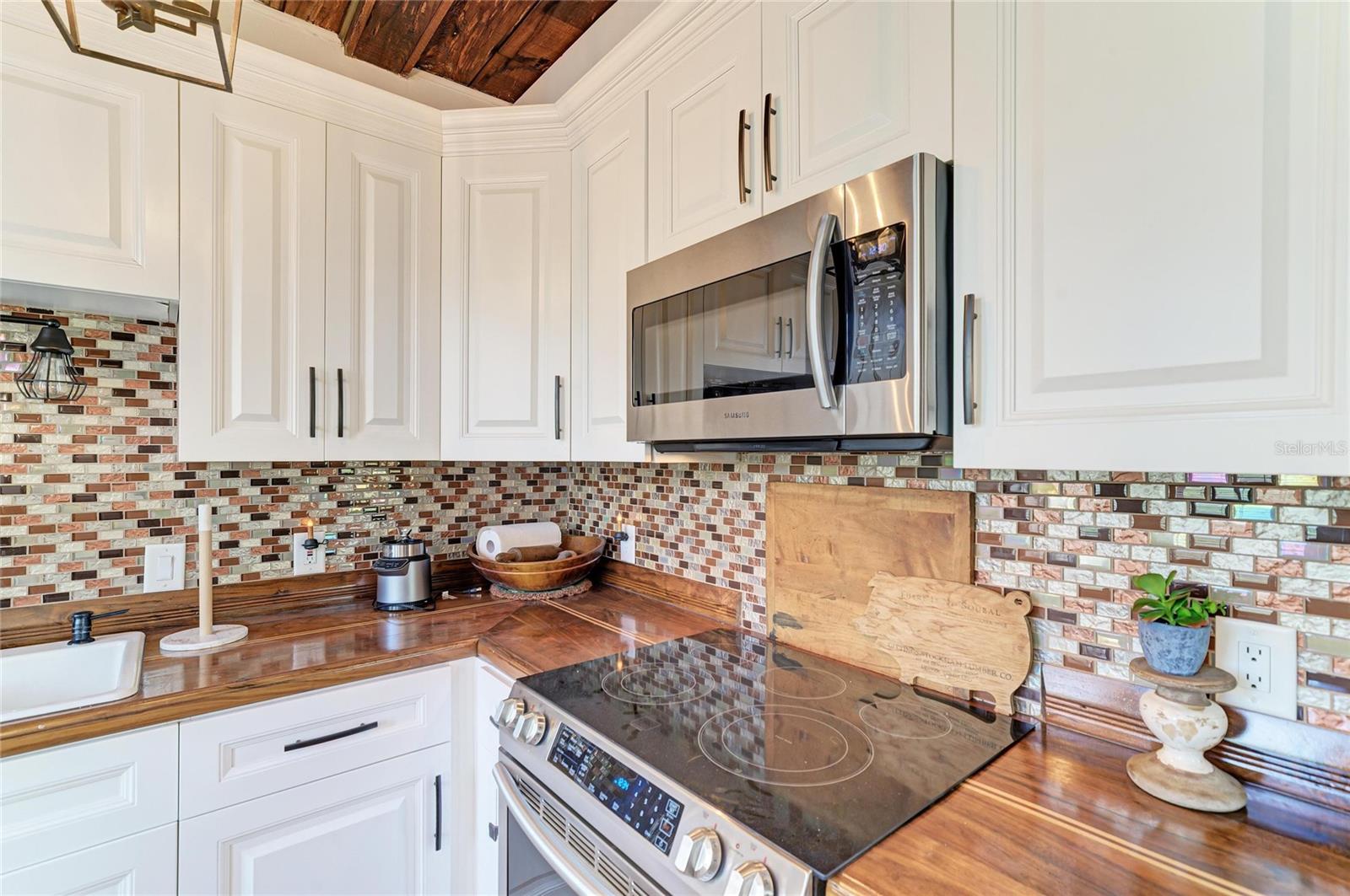 Image 21 of 47 For 210 17th Street W 14