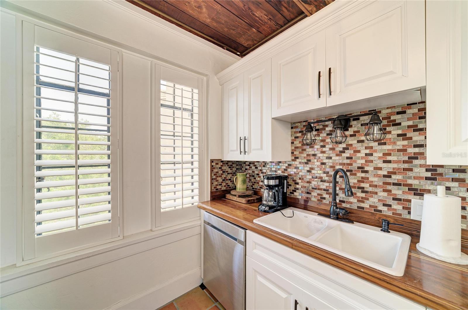 Image 22 of 47 For 210 17th Street W 14