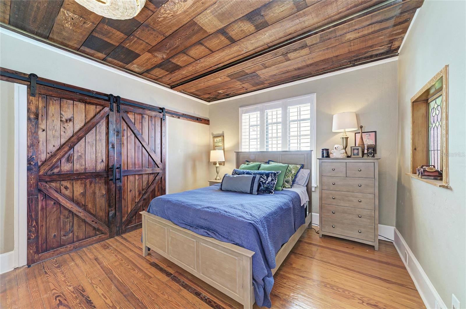 Image 25 of 47 For 210 17th Street W 14