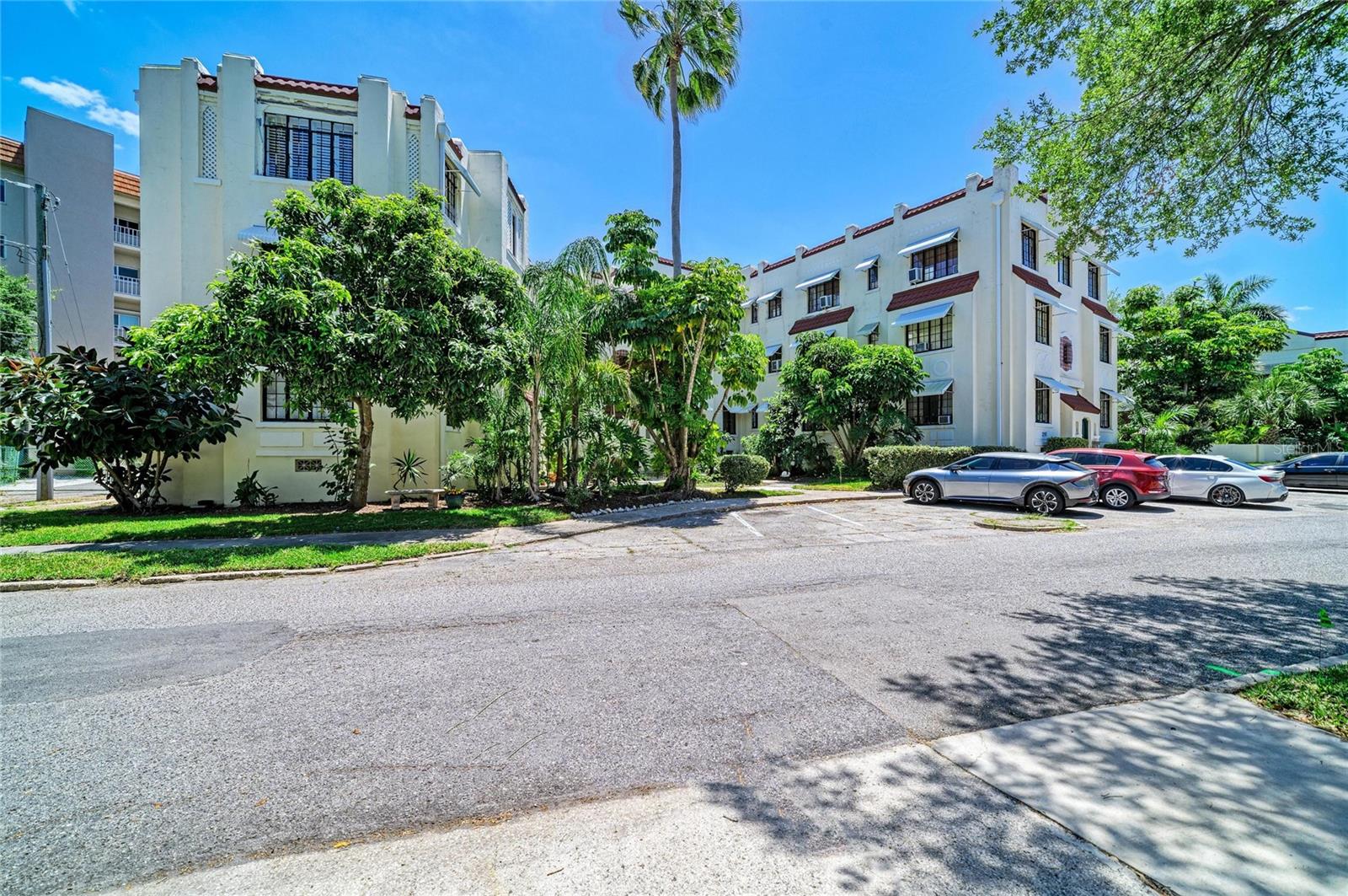 Image 8 of 47 For 210 17th Street W 14