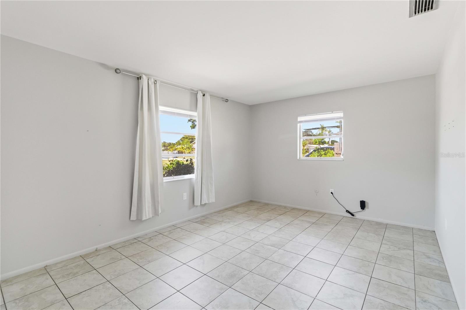 Image 14 of 37 For 304 Lantana Avenue