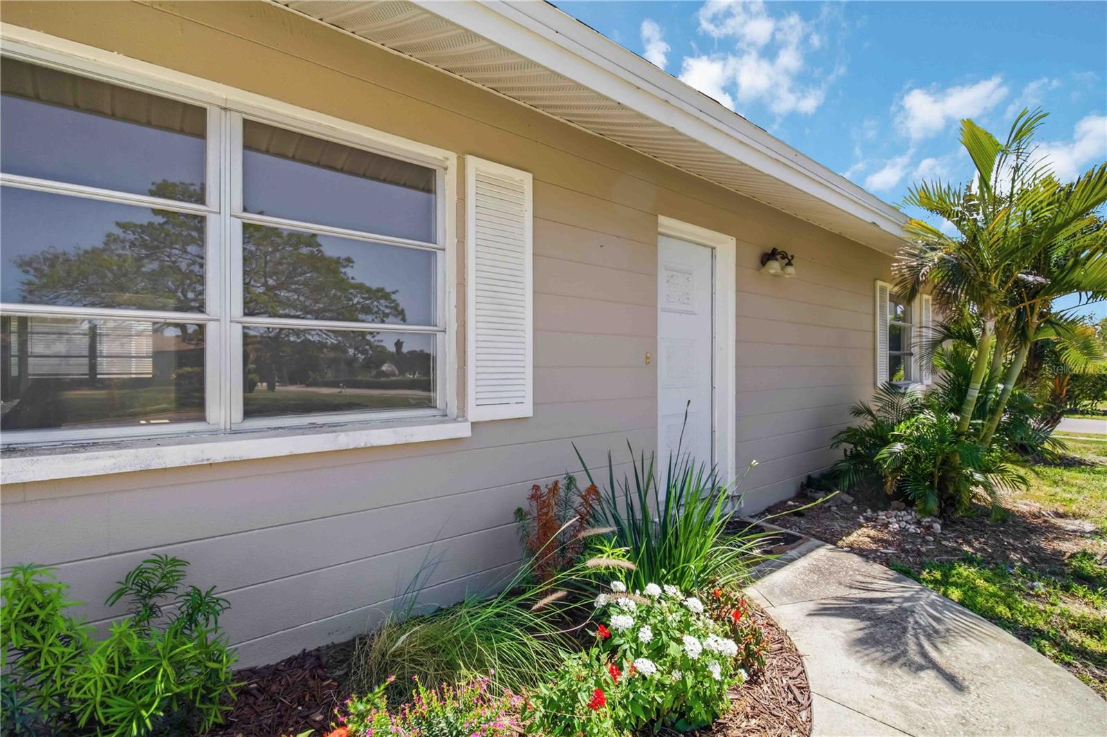 Image 5 of 37 For 304 Lantana Avenue