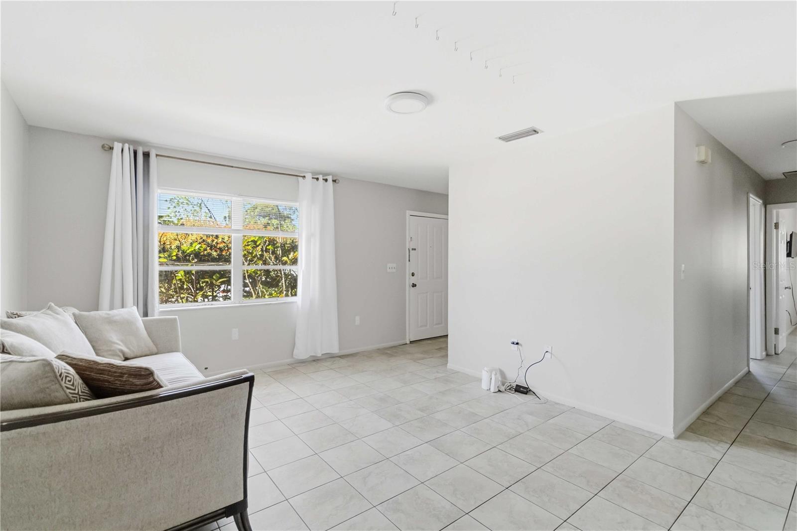 Image 6 of 37 For 304 Lantana Avenue