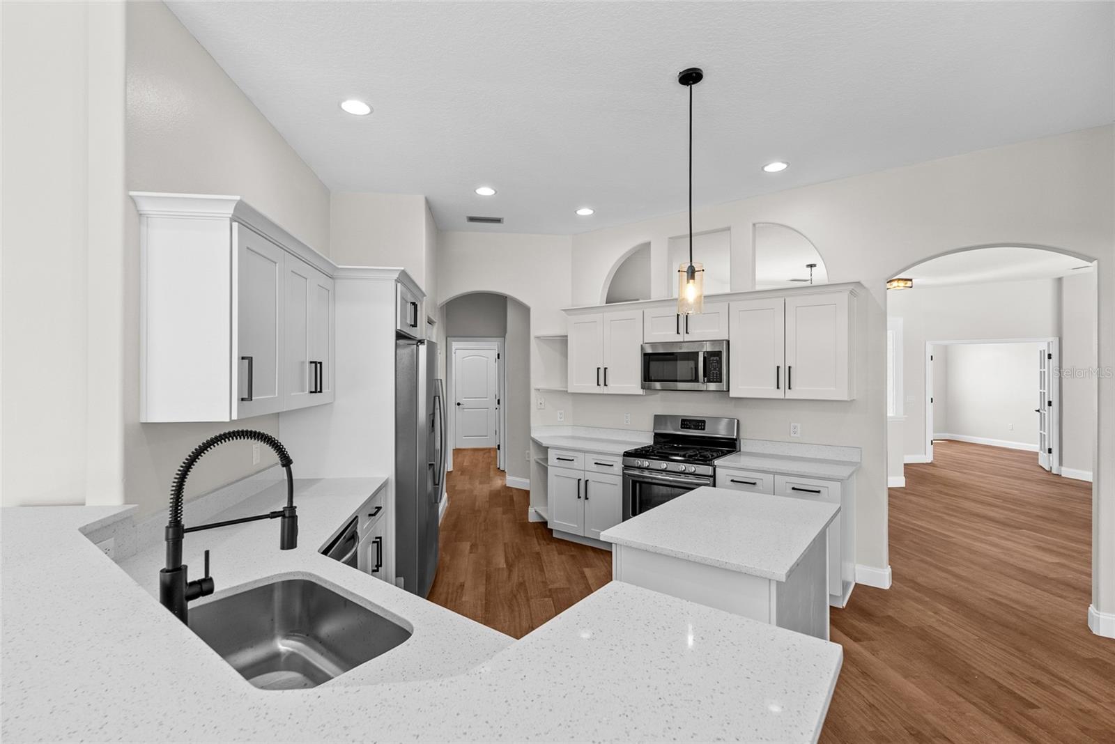 Image 7 of 32 For 11018 Pine Lilly Place