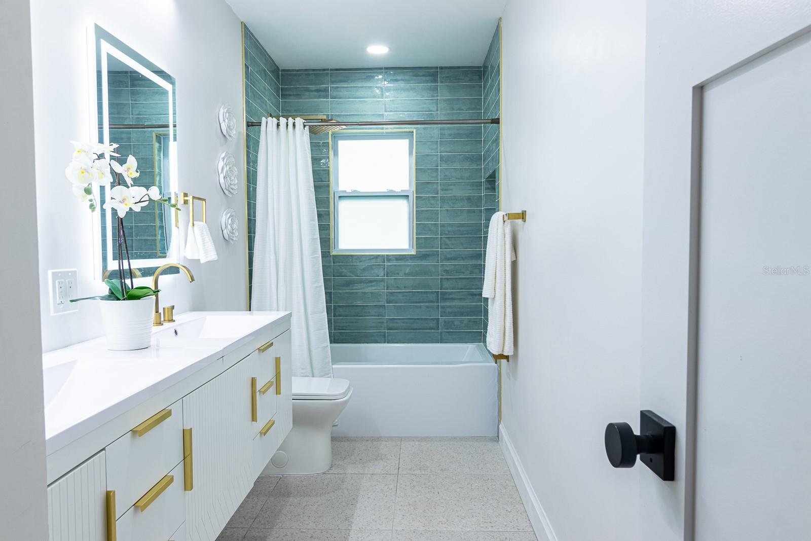 Image 26 of 32 For 590 45th Street