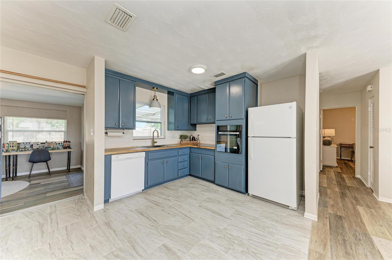 Image 5 of 84 For 120 60th Street W