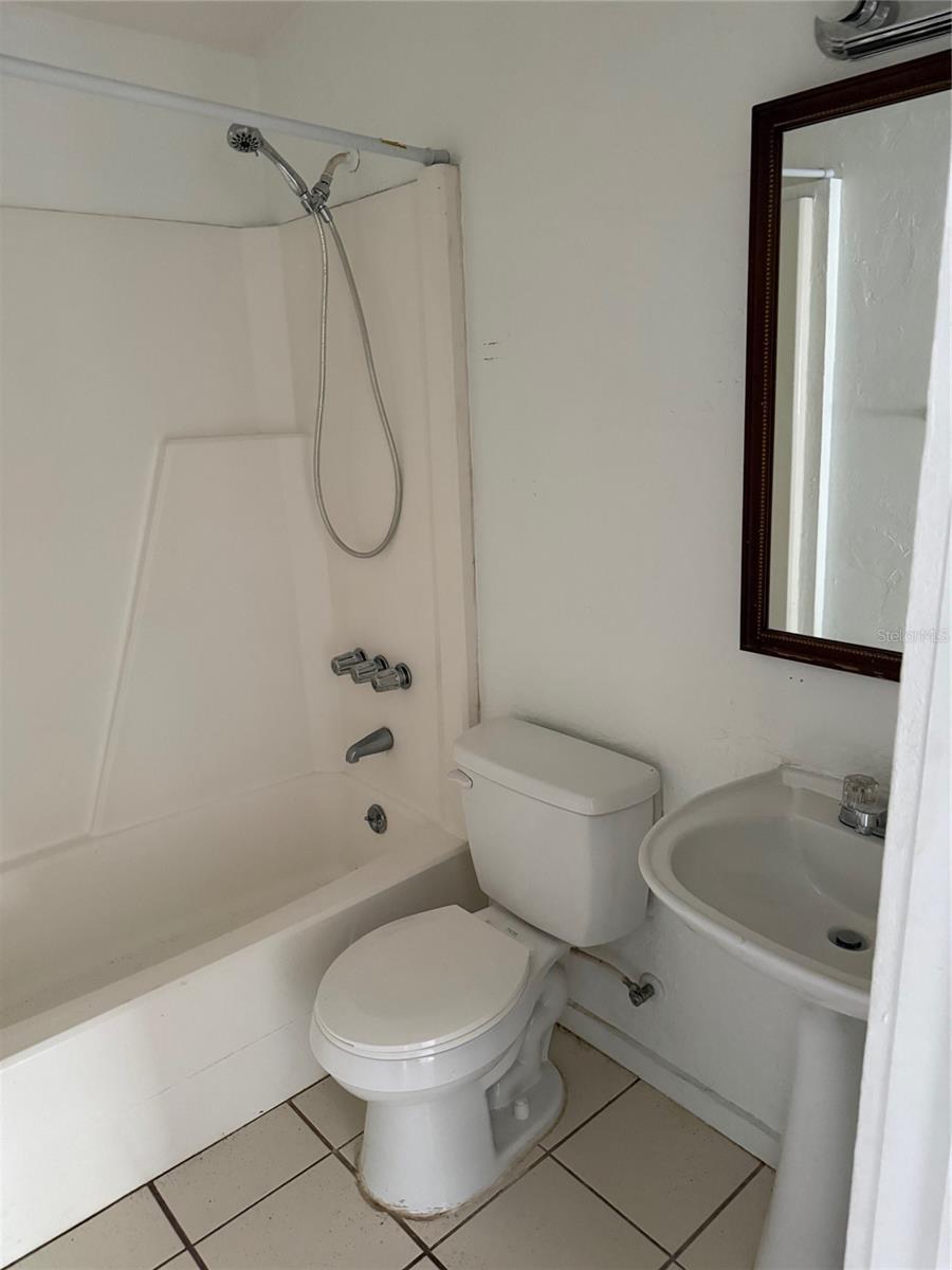 Image 11 of 17 For 1207 3rd Avenue E A & B3400