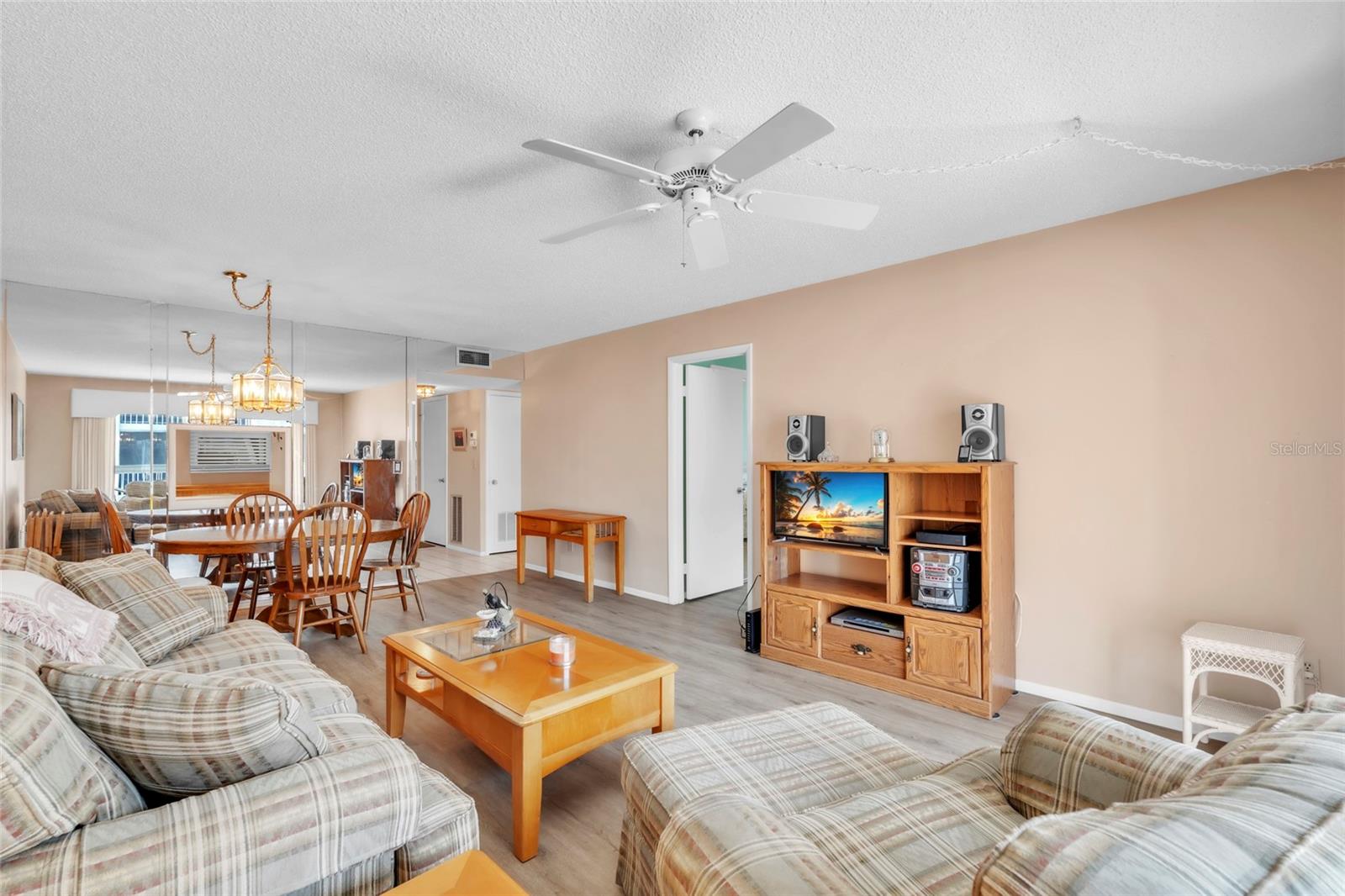 Image 15 of 35 For 1330 Glen Oaks Drive E 269d