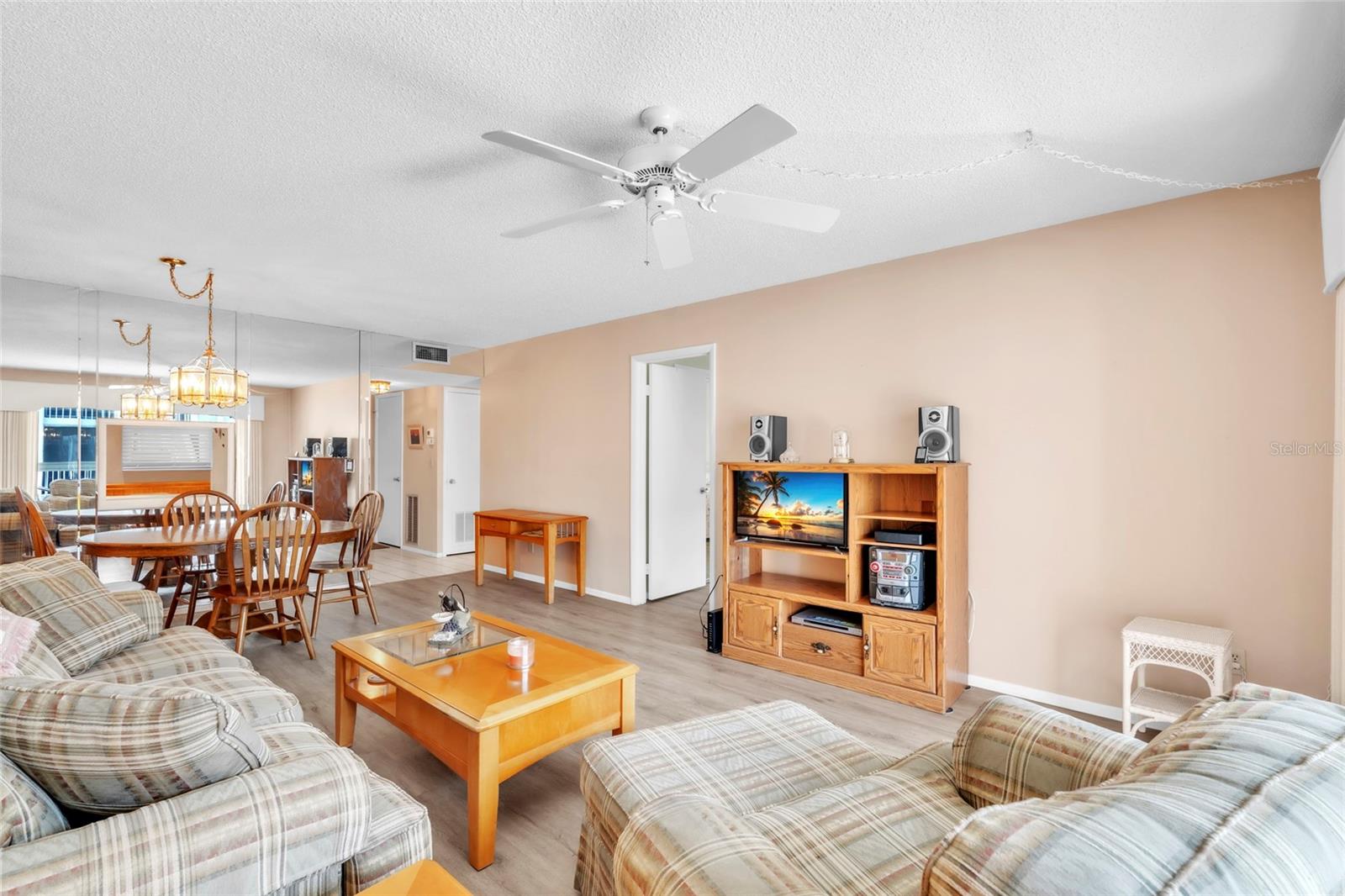 Image 16 of 35 For 1330 Glen Oaks Drive E 269d