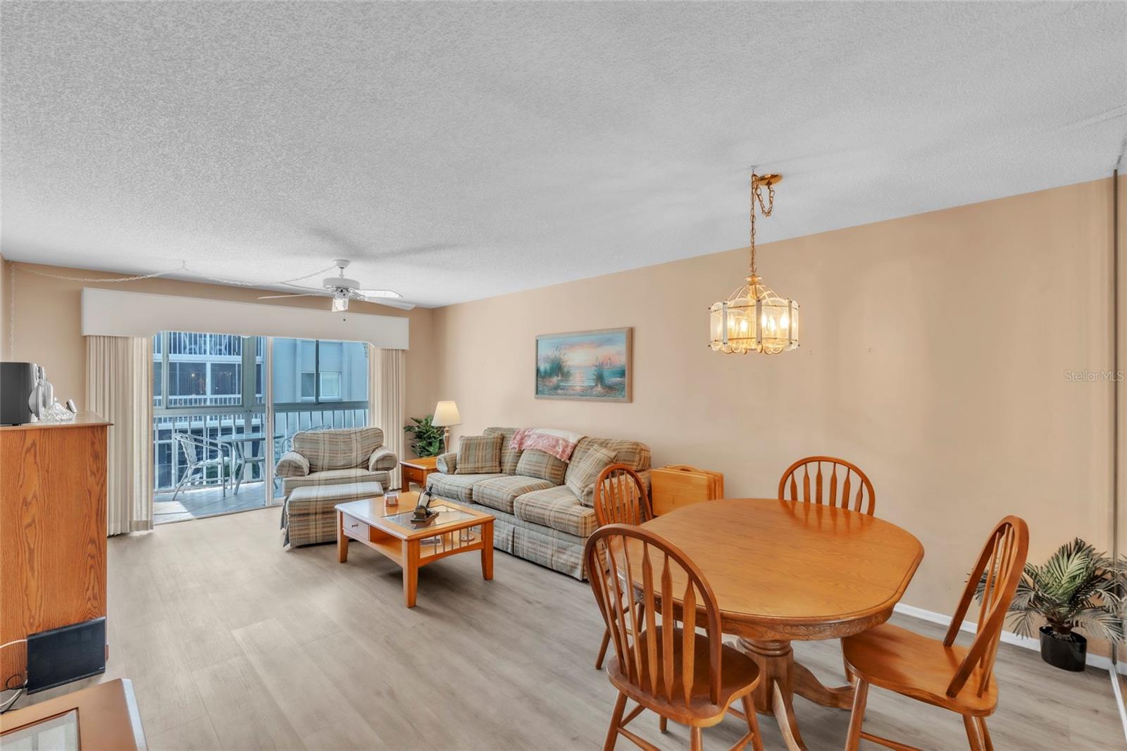 Image 17 of 35 For 1330 Glen Oaks Drive E 269d